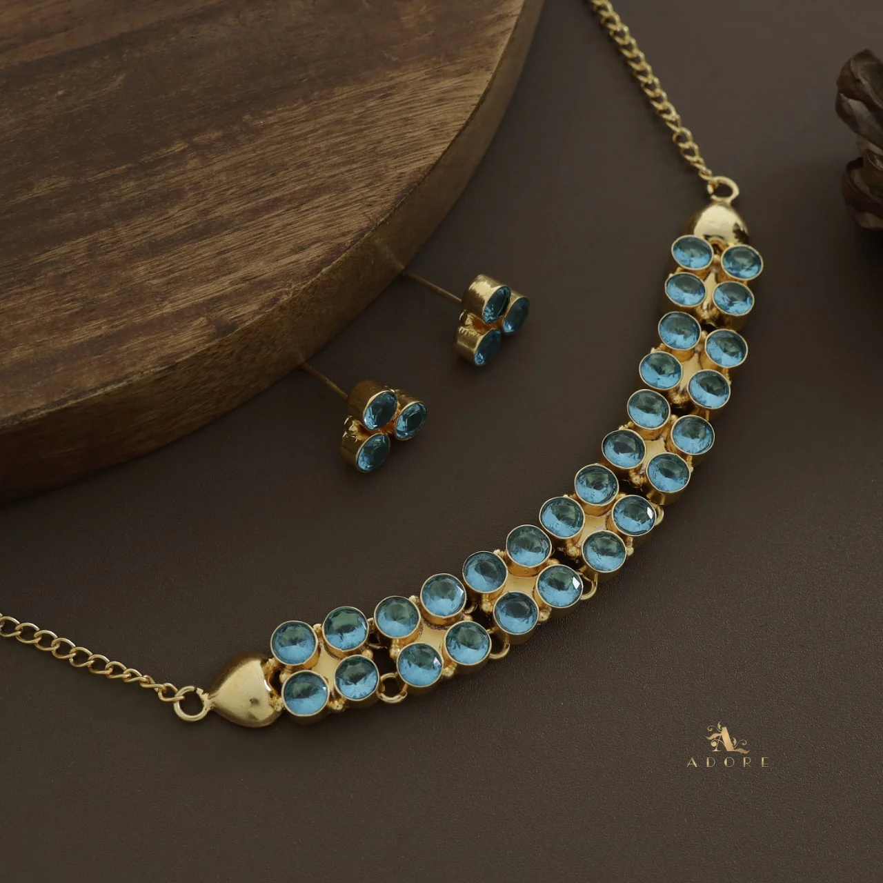 Madera Glossy Round Choker With Stud - Image 16
