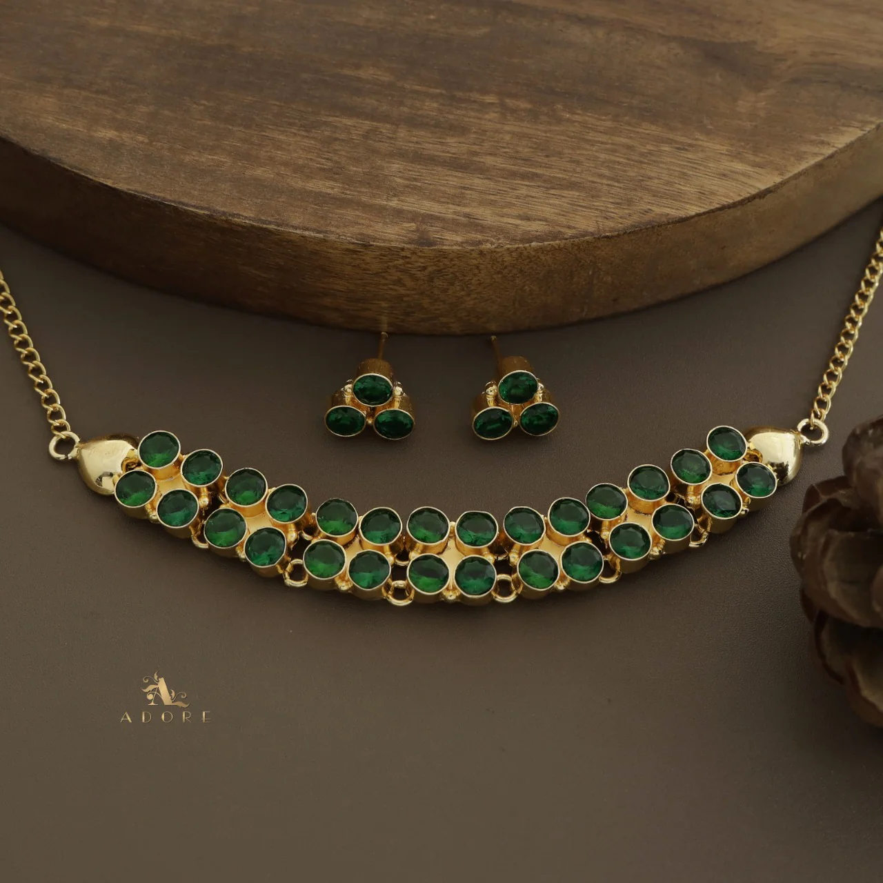 Madera Glossy Round Choker With Stud - Image 17