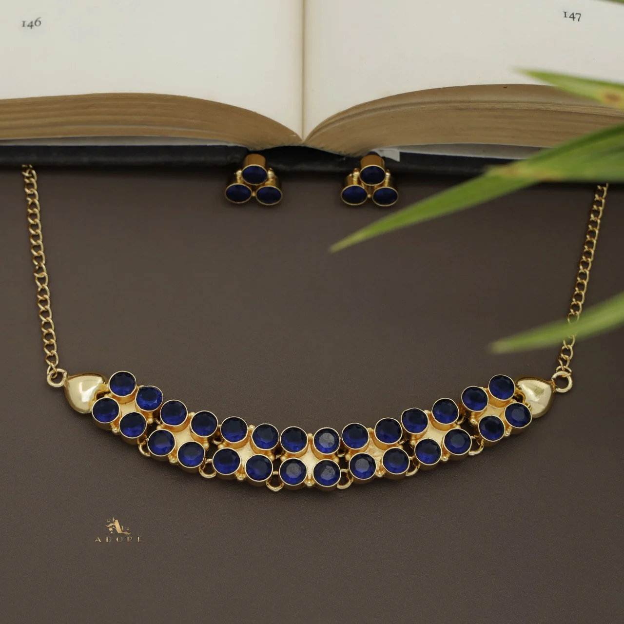 Madera Glossy Round Choker With Stud - Image 8