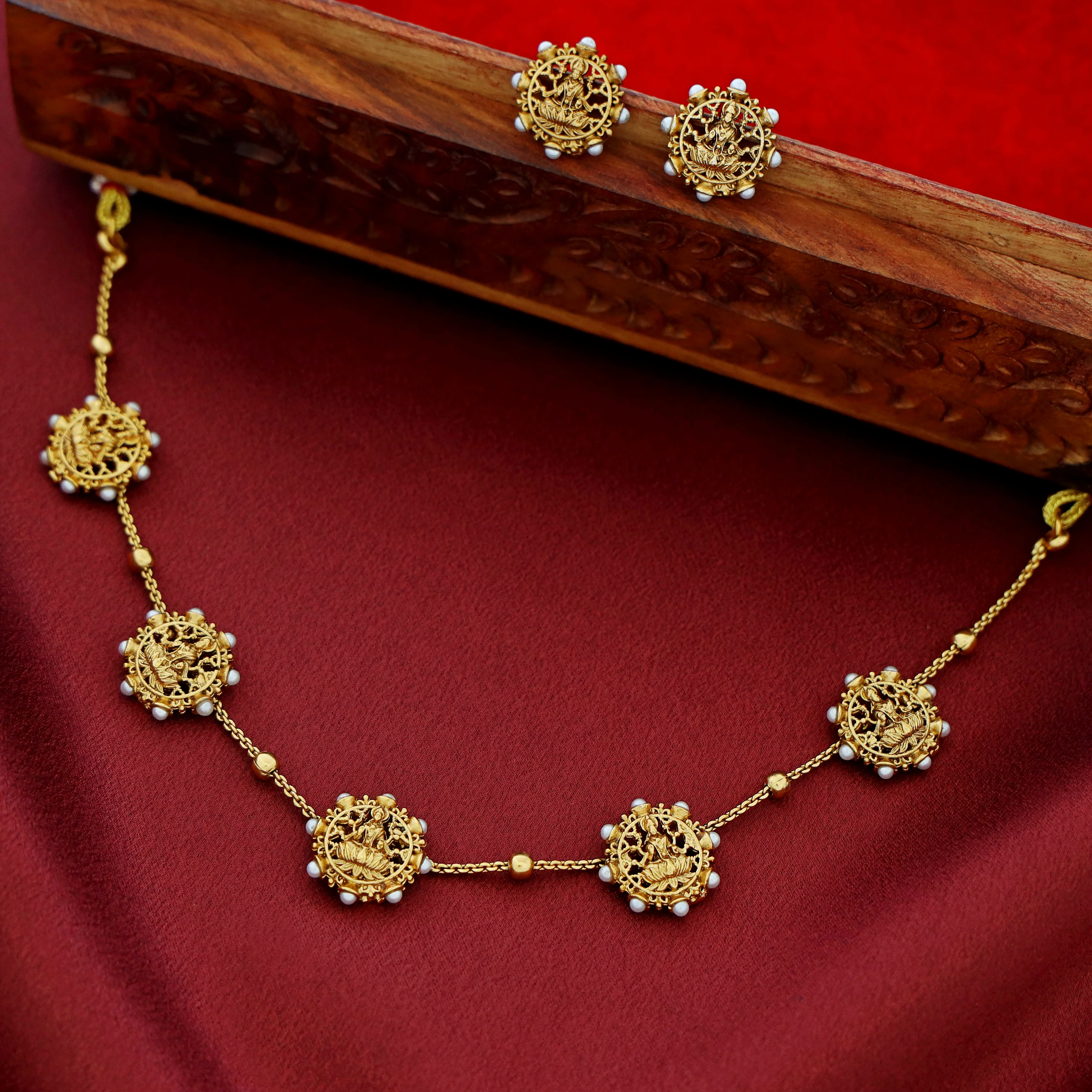 Maheera Devi Pearl Choker With Stud - Image 4