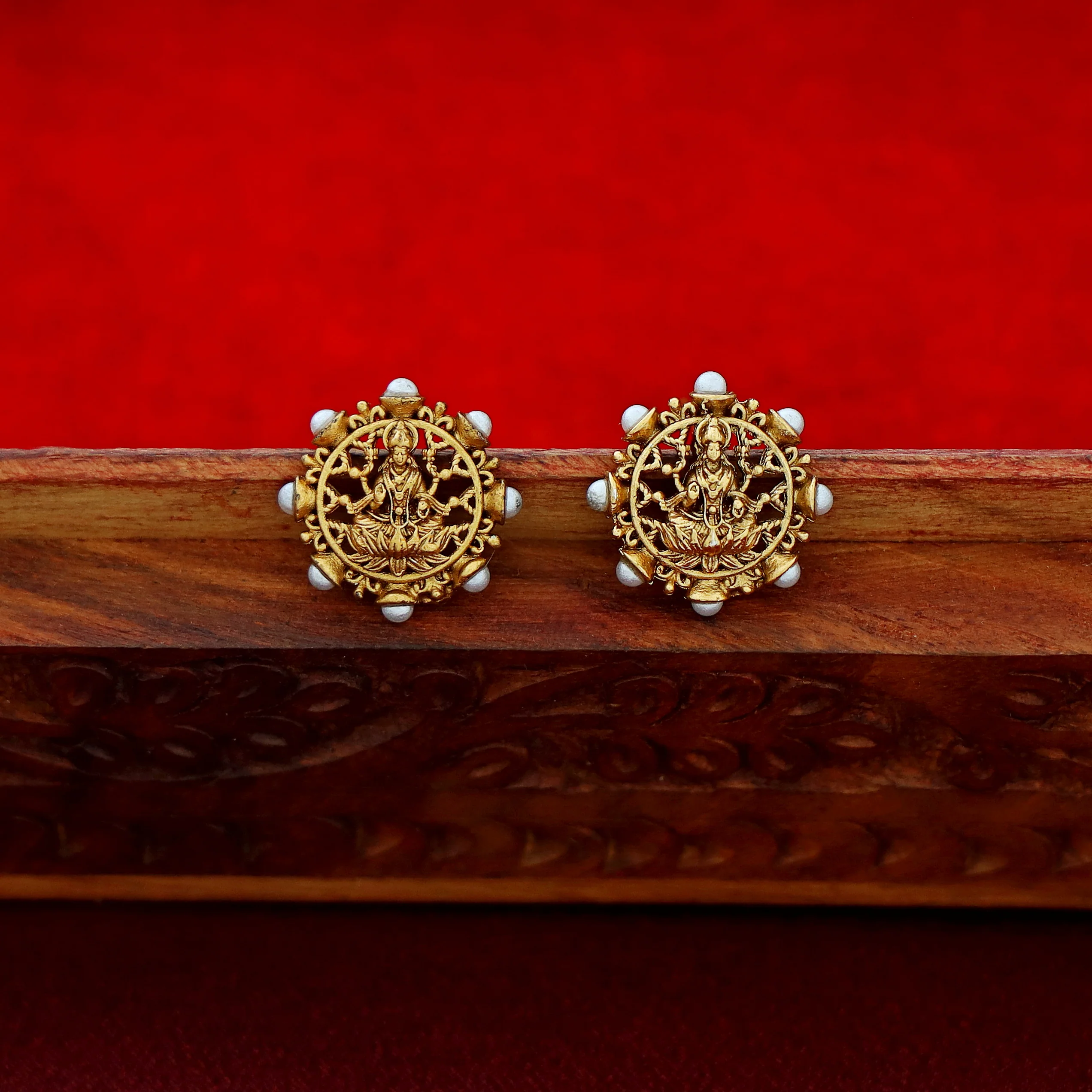 Maheera Devi Pearl Choker With Stud - Image 5