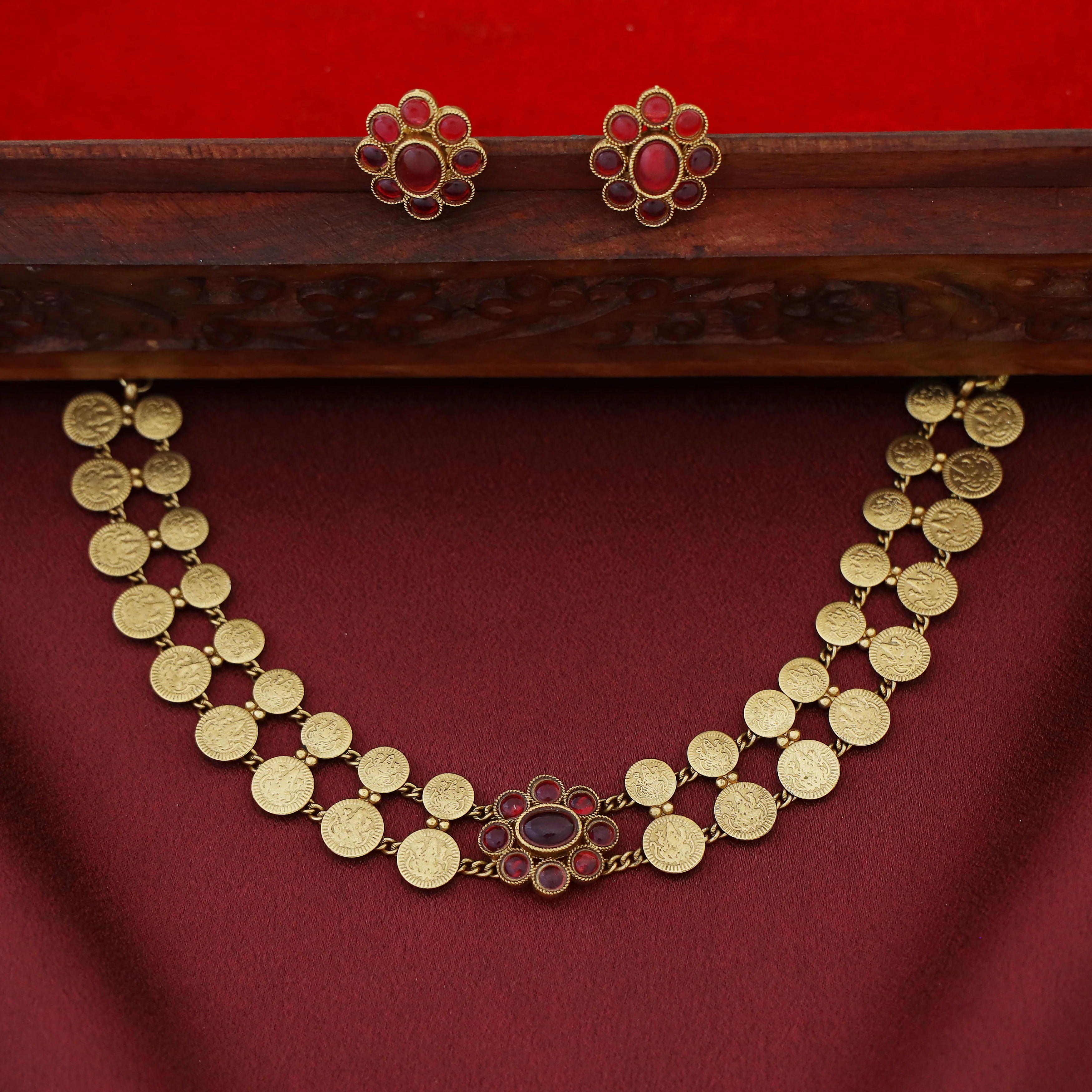 Mahima 2 Layer Kashi Floral Short Neckpiece/Choker With Earring - Image 2