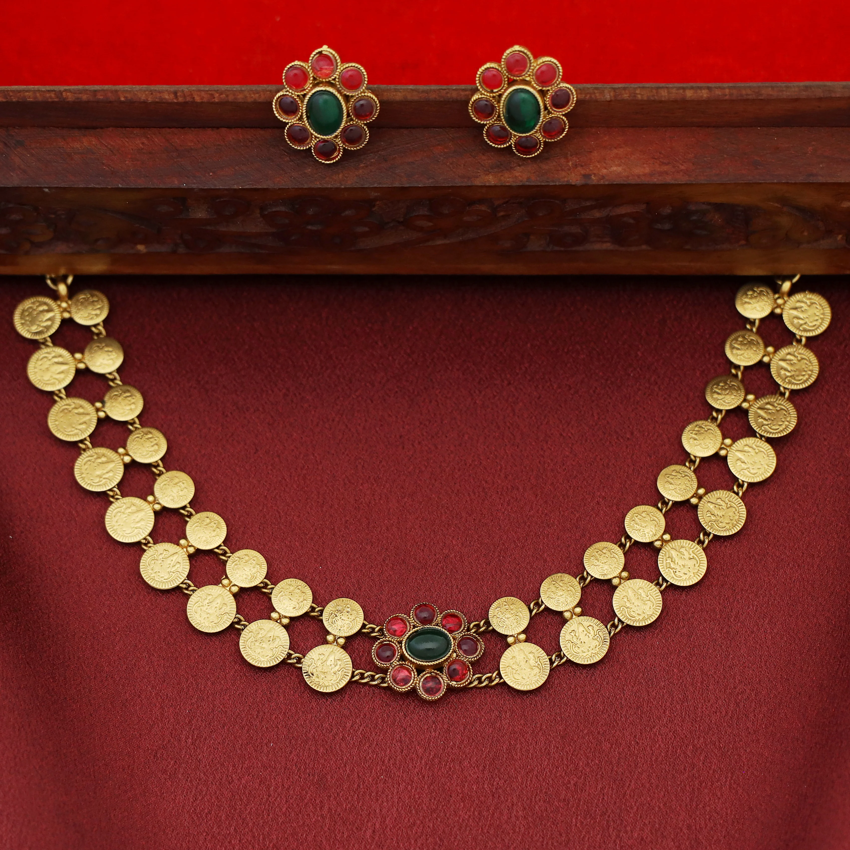Mahima 2 Layer Kashi Floral Short Neckpiece/Choker With Earring - Image 4