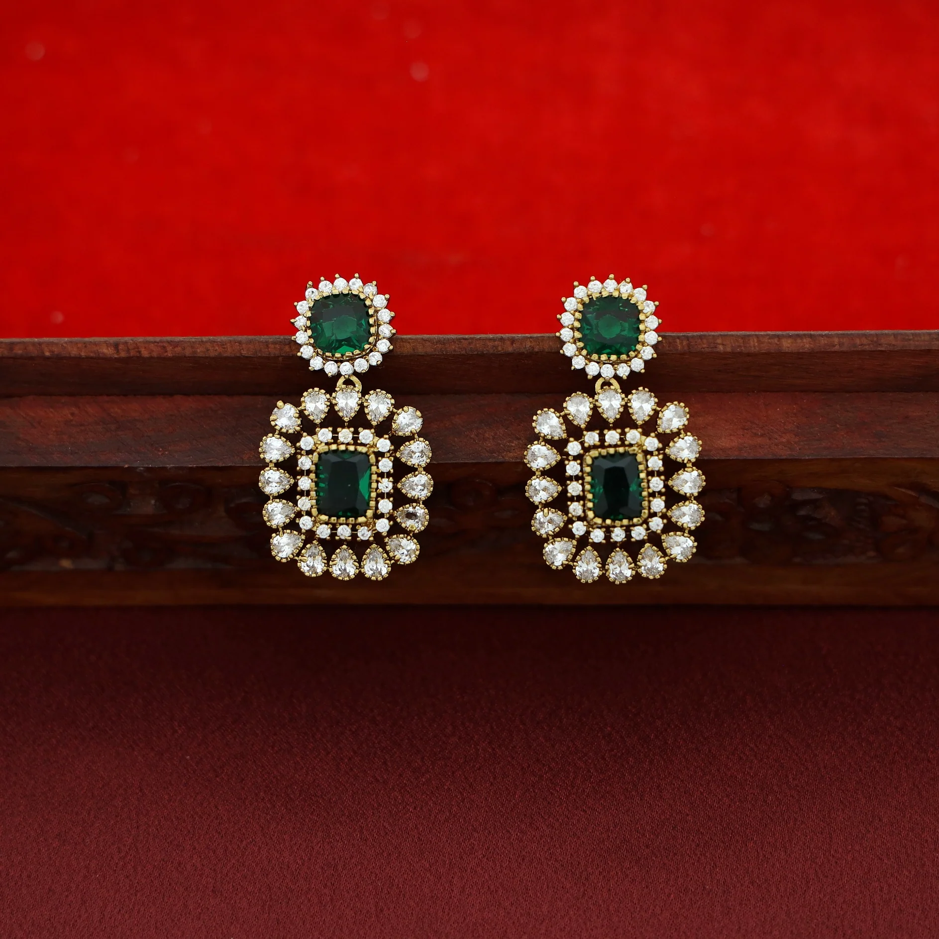 Mahisa AD Stone 2 Layered Emerald Stone Neckpiece with Earring - Image 3