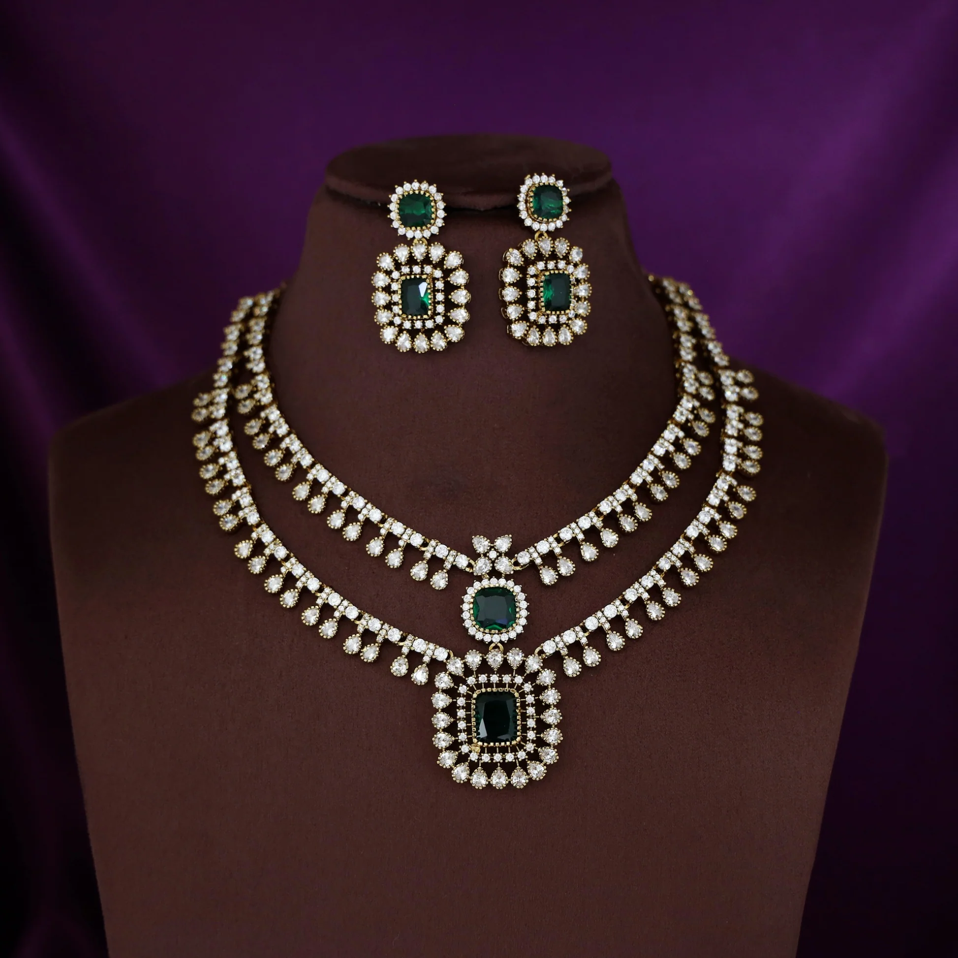 Mahisa AD Stone 2 Layered Emerald Stone Neckpiece with Earring - Image 4