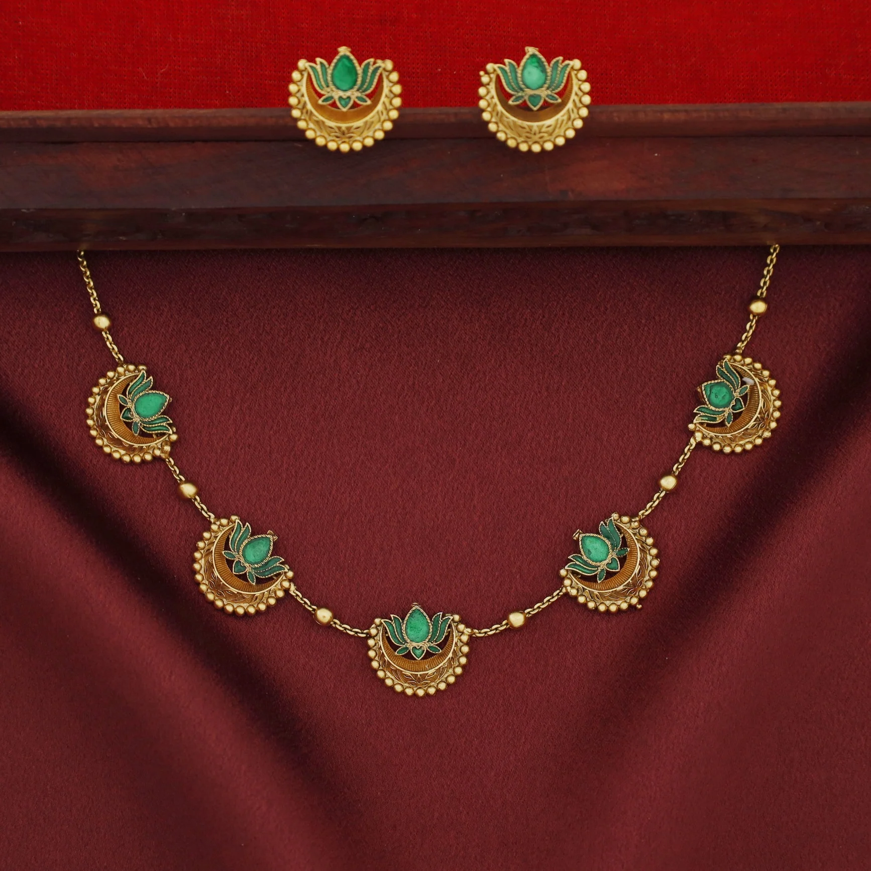Maitreyi Padma Half Moon Short Neckpiece With Earring - Image 4