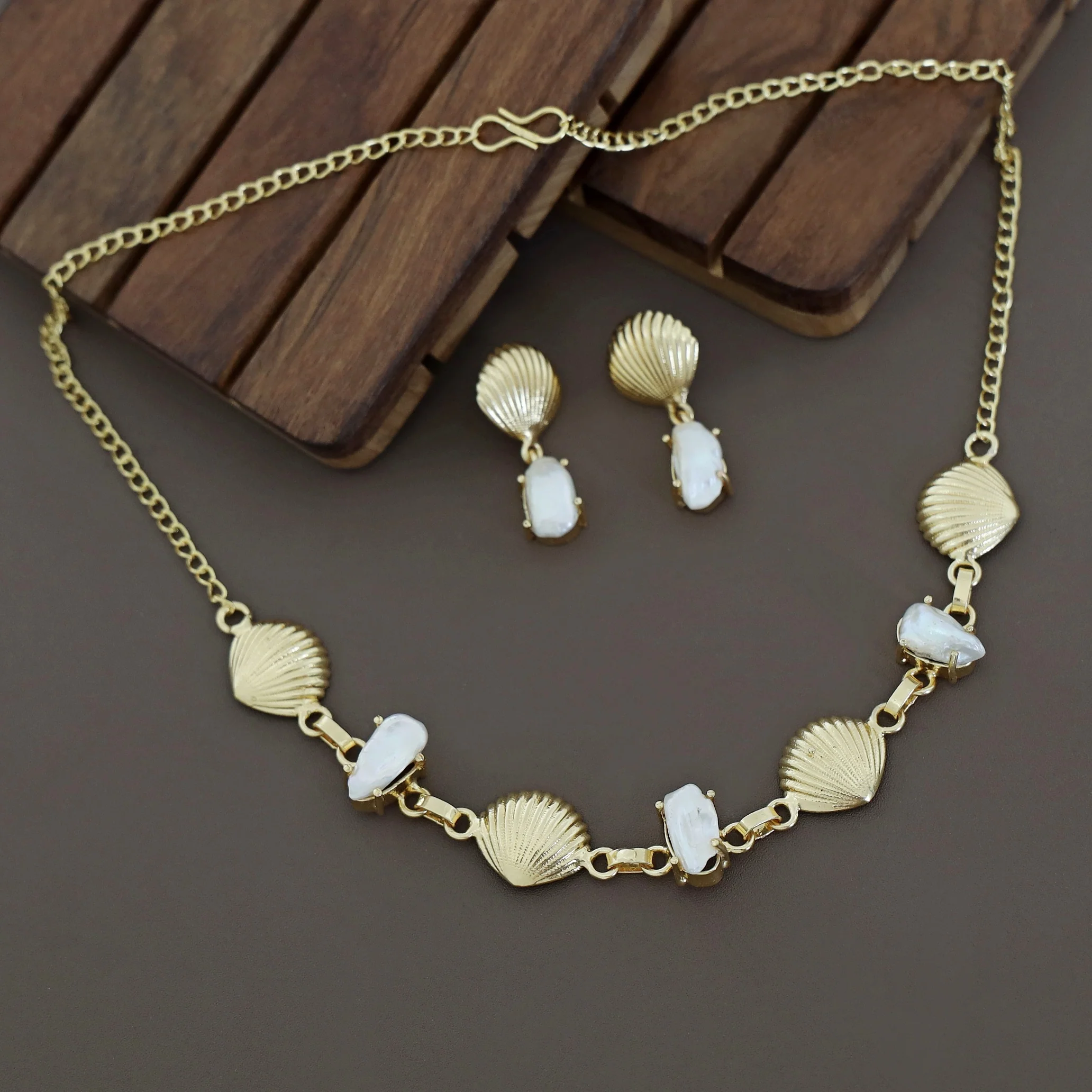 Maleea Seashell And Baroque Neckpiece With Earring - Image 4