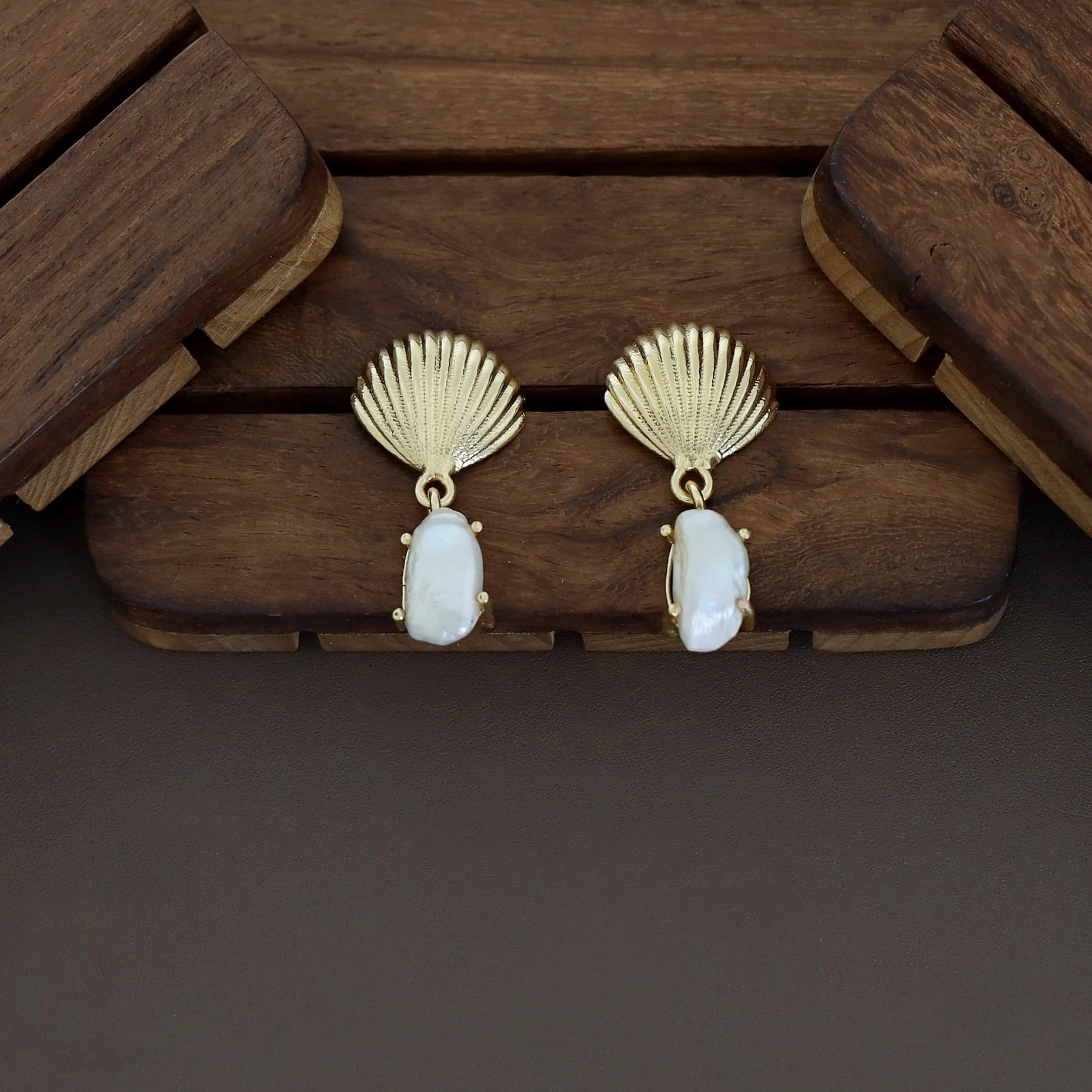 Maleea Seashell And Baroque Neckpiece With Earring - Image 5
