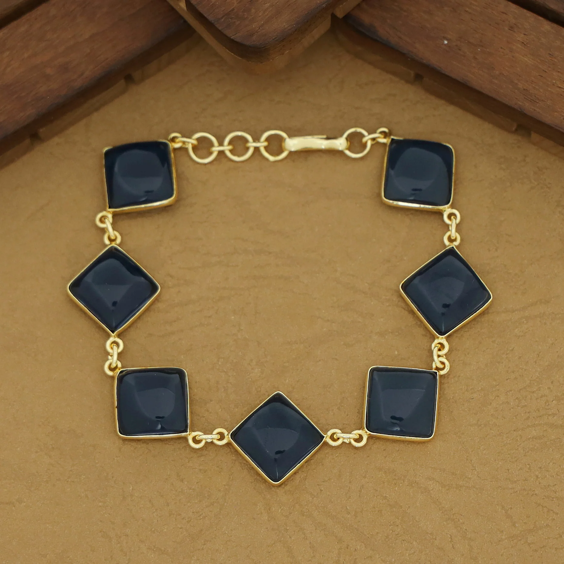 Maninga Diamond Glossy Bracelet - Image 5