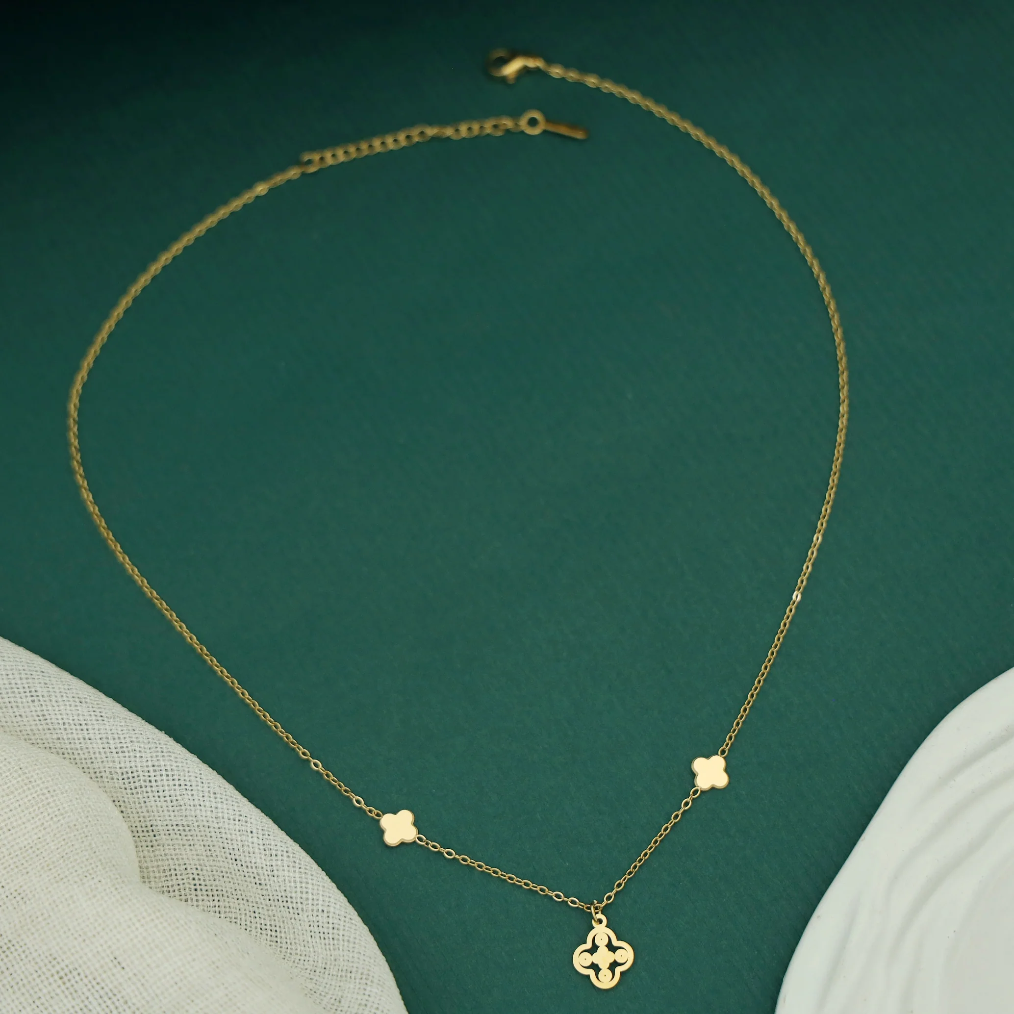 Marcella Tri Clover Glossy Neckpiece - Image 3