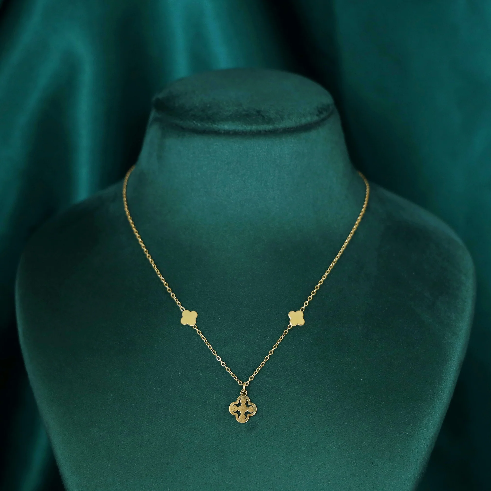 Marcella Tri Clover Glossy Neckpiece - Image 4