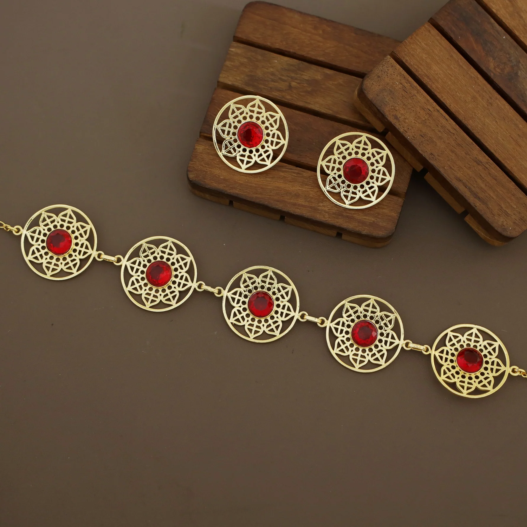 Mariana Glossy Round Floral Circle Choker With Earring - Image 6