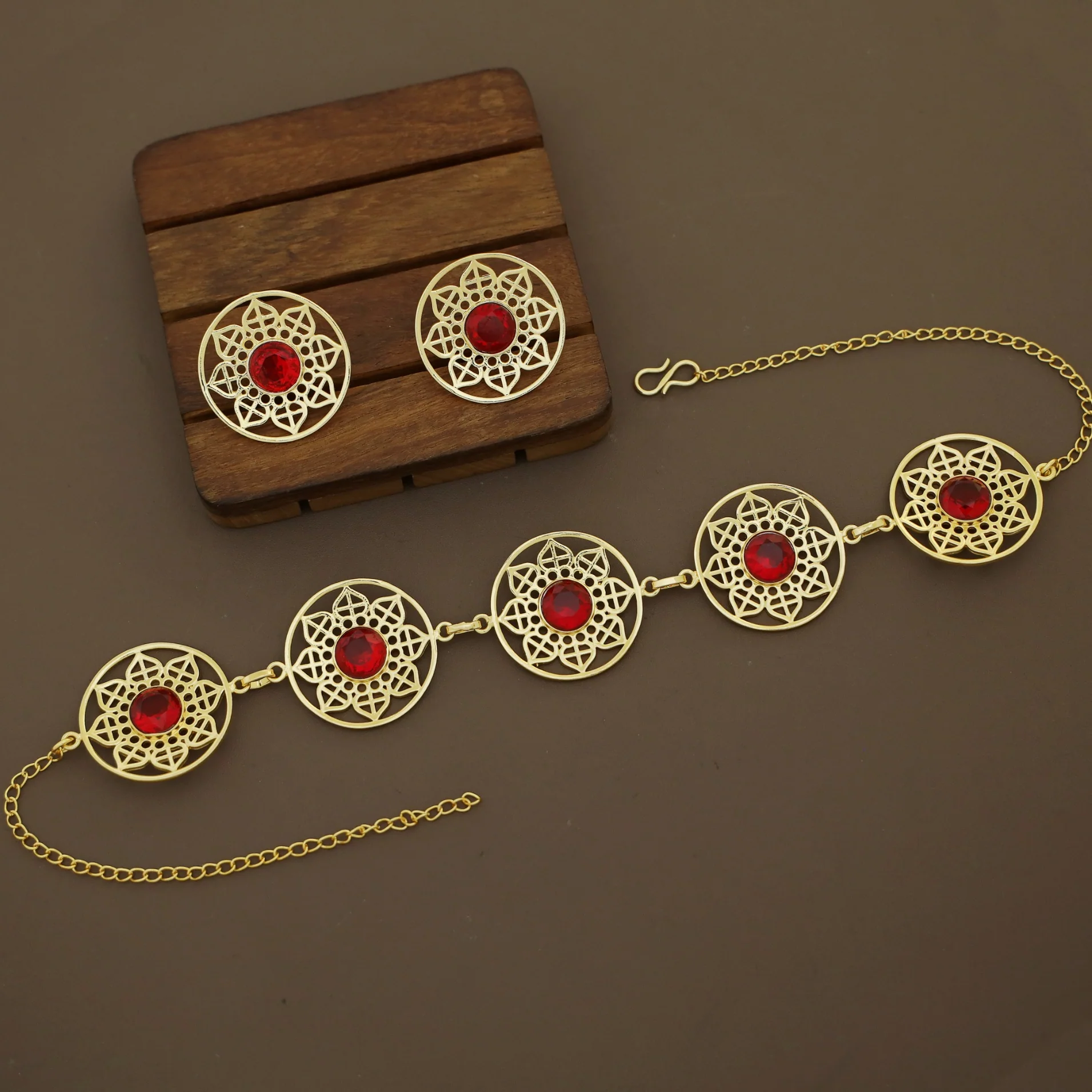 Mariana Glossy Round Floral Circle Choker With Earring - Image 7