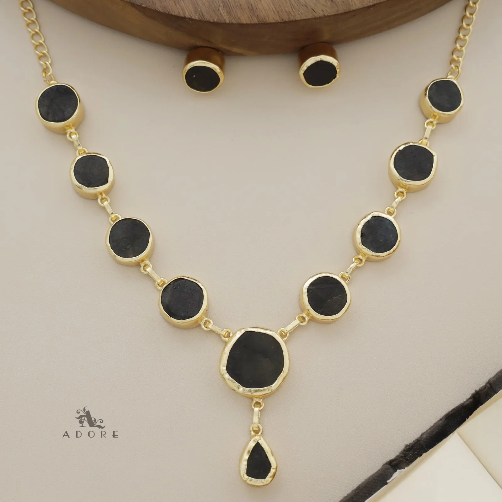 Marleigh Raw Stone Neckpiece With Stud - Image 33