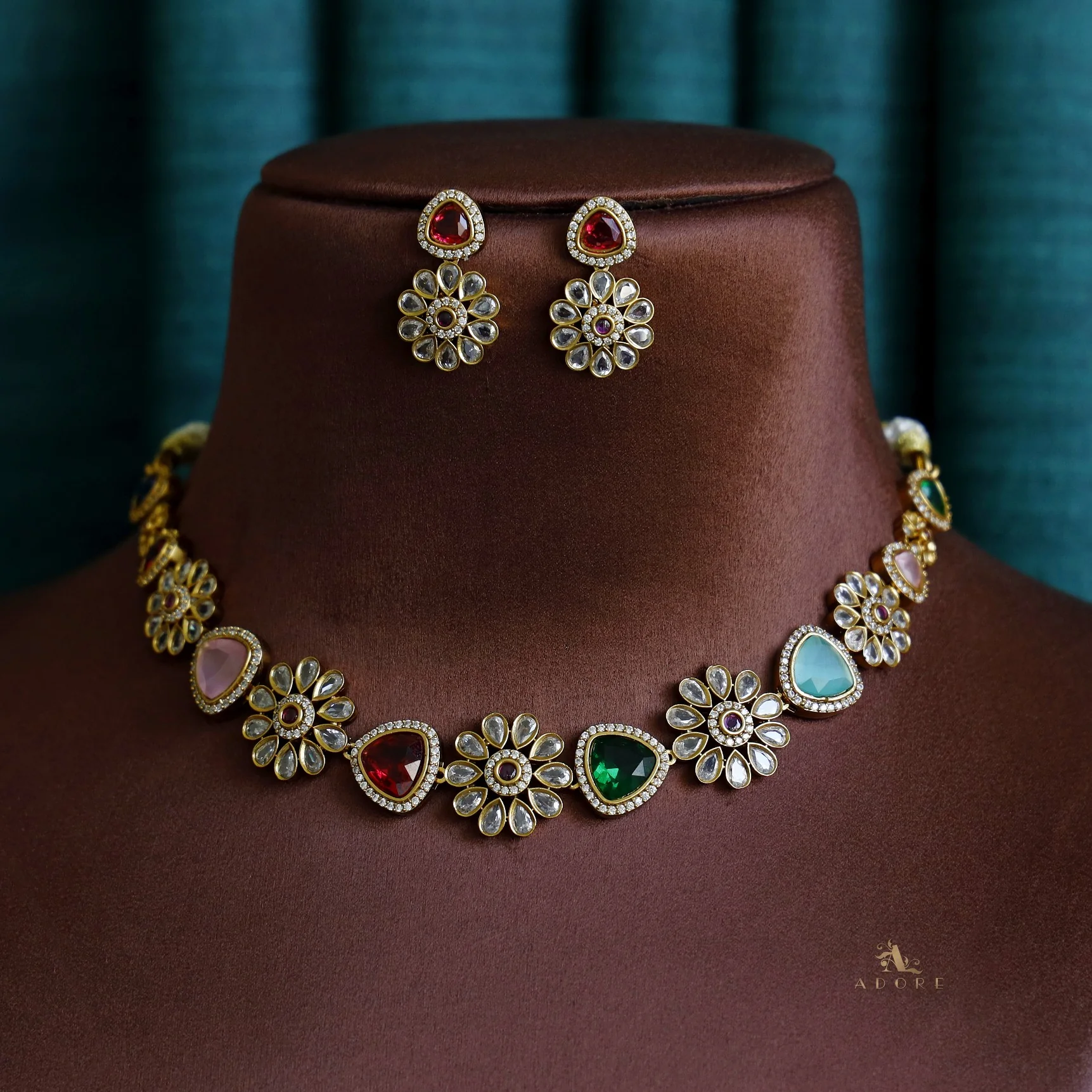 Premium Curvy Triangle Flower Neckpiece With Earring - Image 4