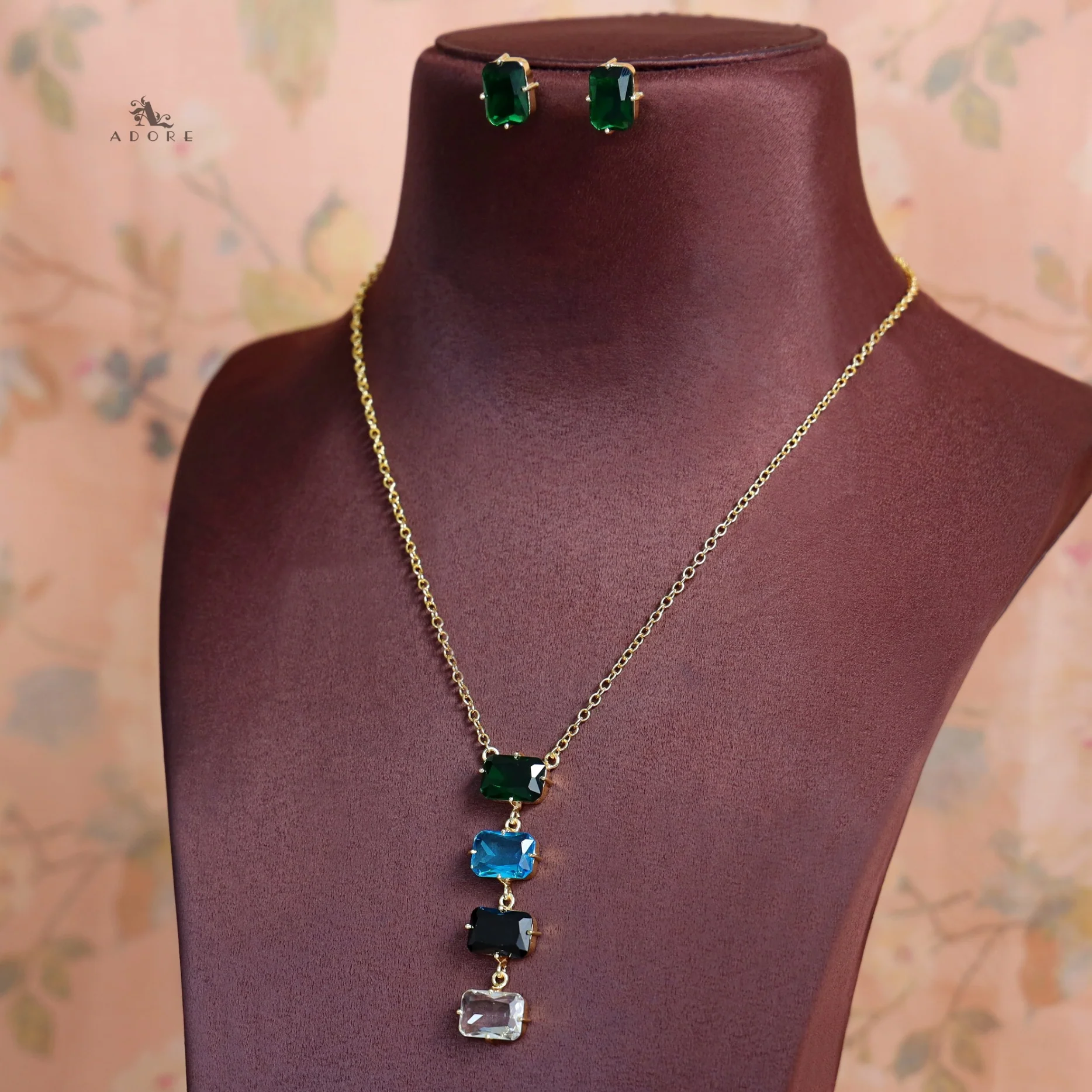 Marylin 4 Rectangle Glossy Claw Neckpiece with Earring - Image 10