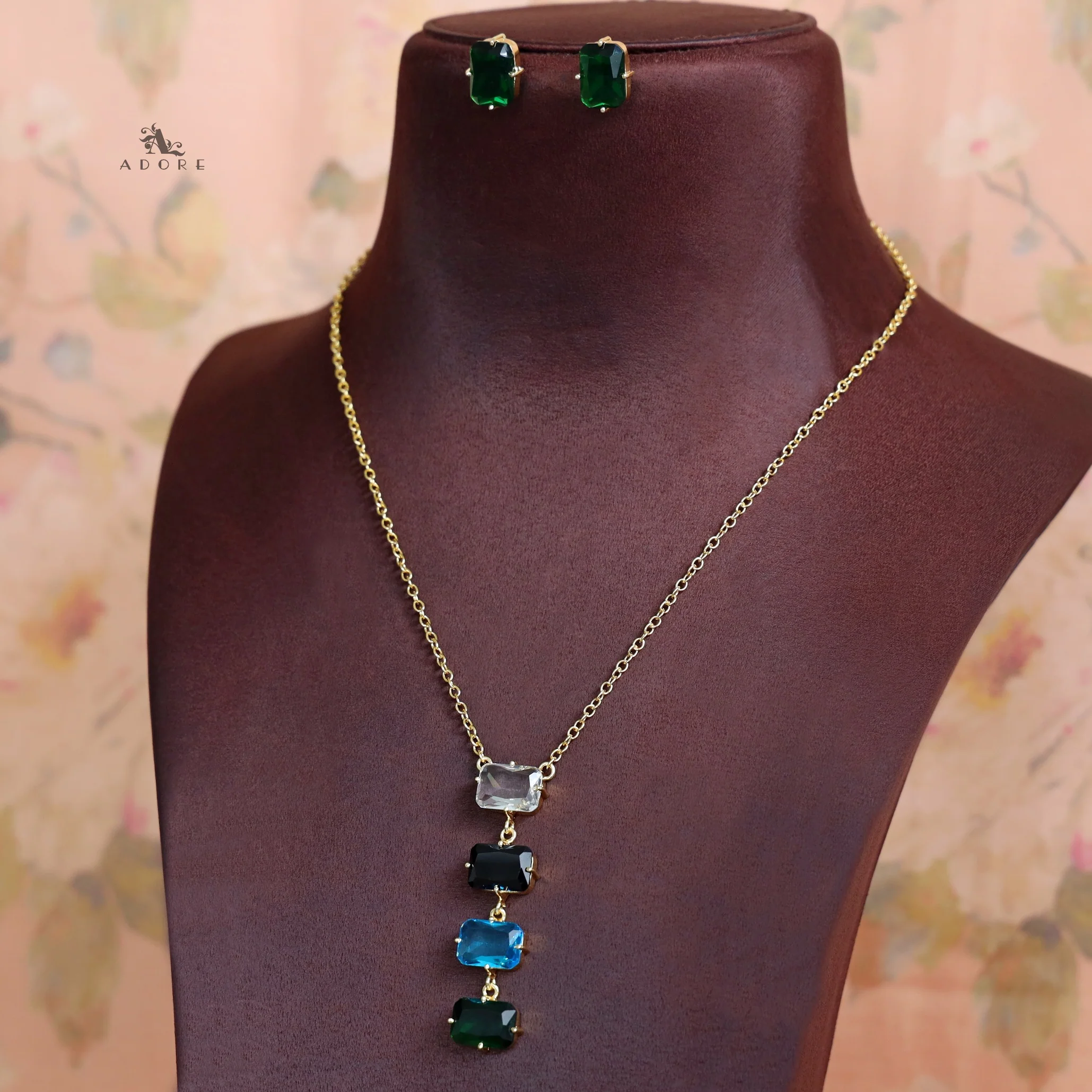 Marylin 4 Rectangle Glossy Claw Neckpiece with Earring - Image 11