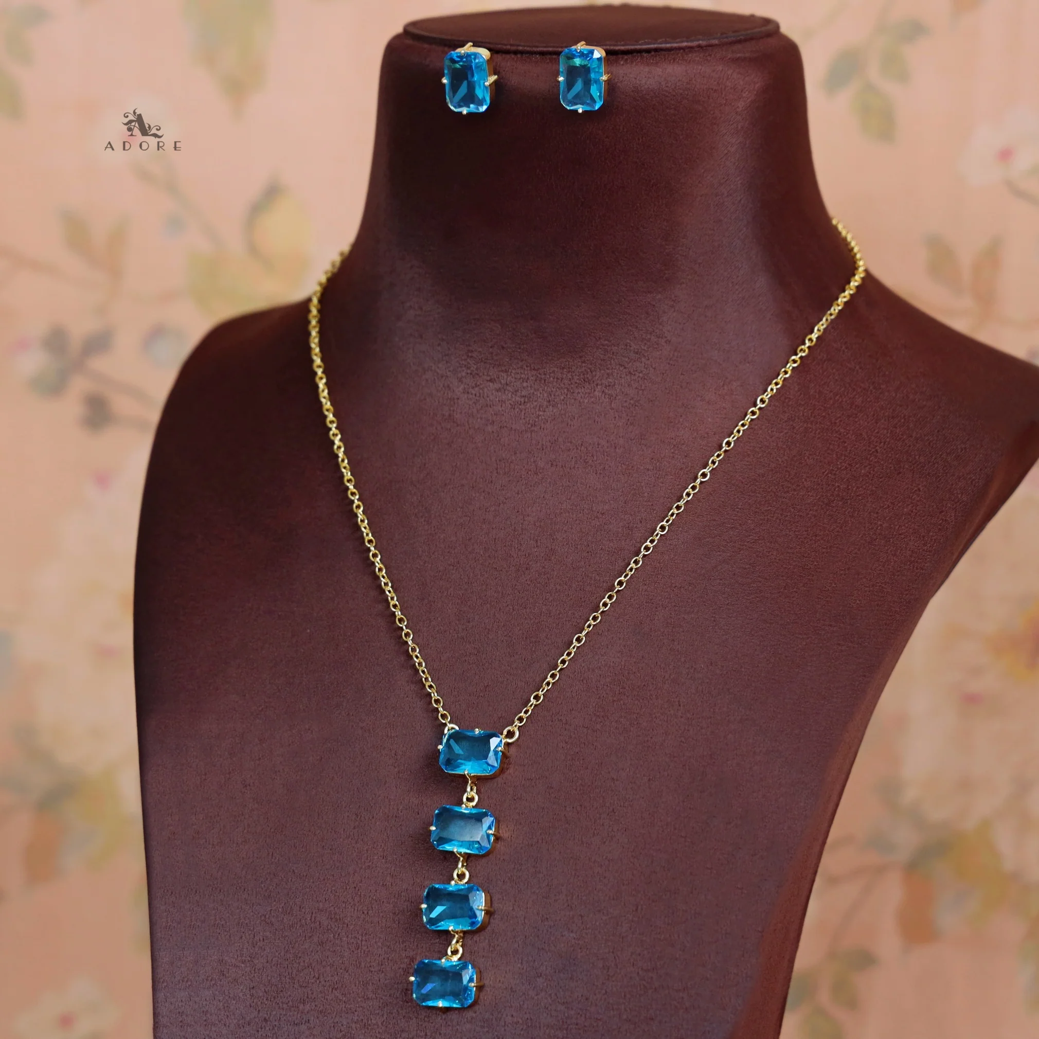 Marylin 4 Rectangle Glossy Claw Neckpiece with Earring - Image 2