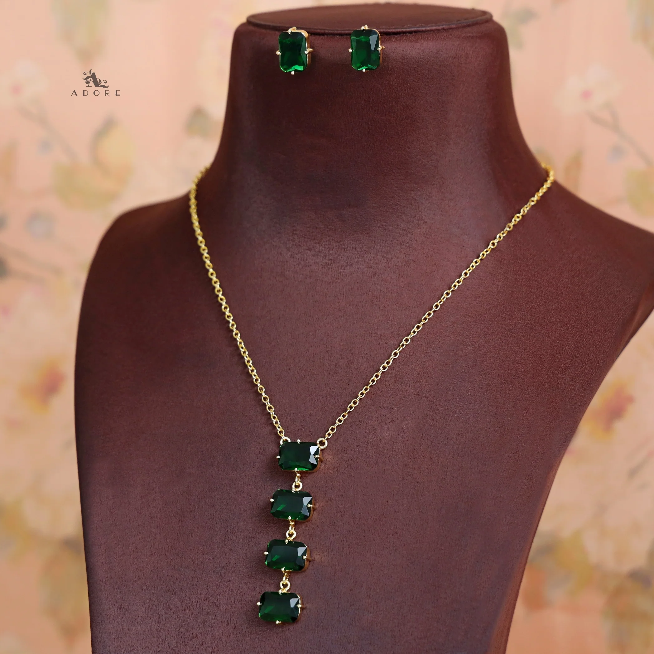 Marylin 4 Rectangle Glossy Claw Neckpiece with Earring - Image 5