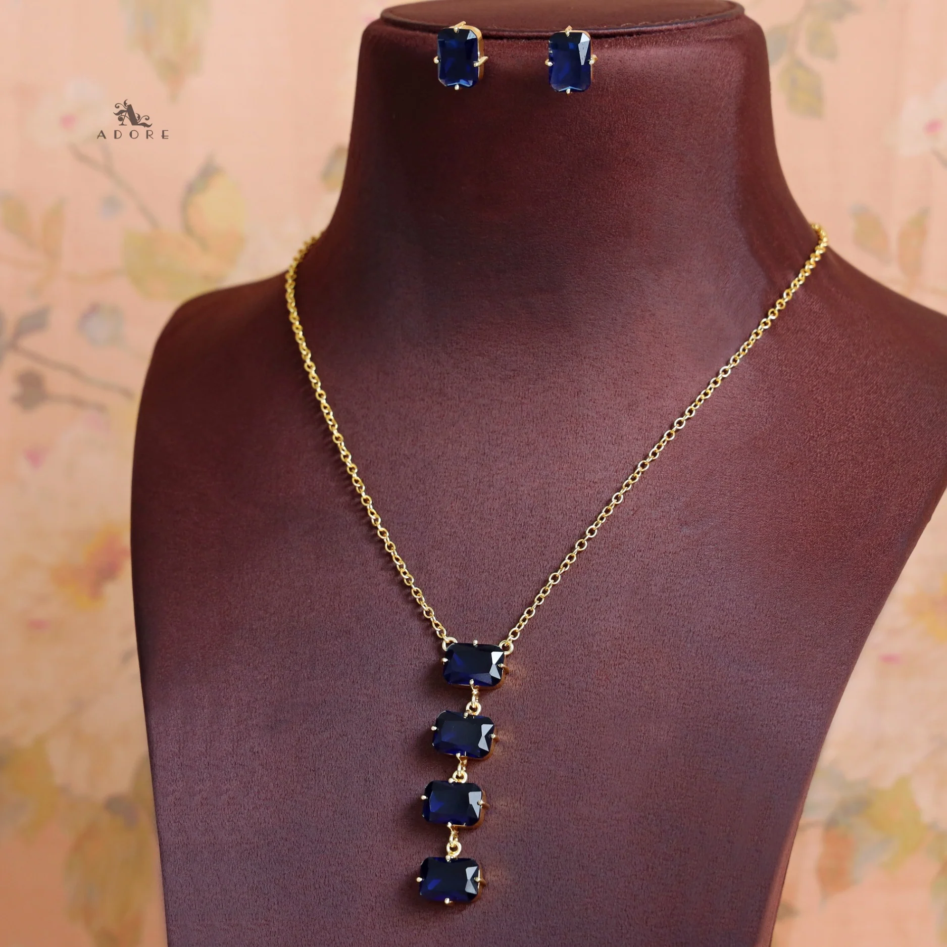 Marylin 4 Rectangle Glossy Claw Neckpiece with Earring - Image 6