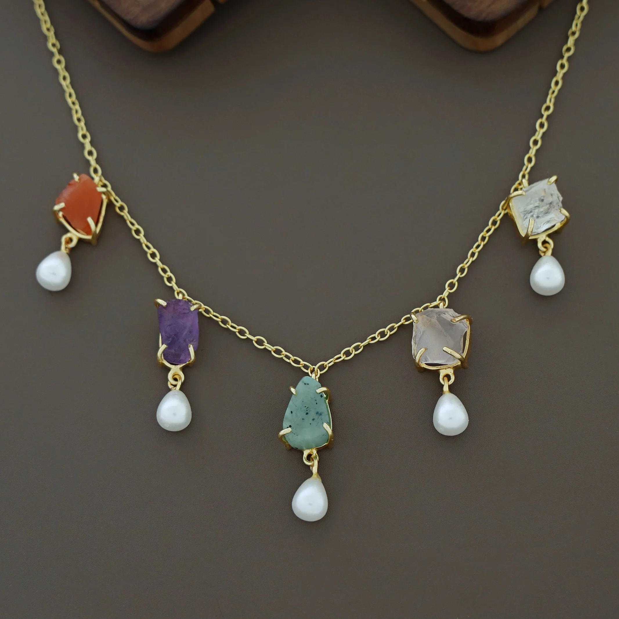 Mawar Claw Raw Stone Pearl Neckpiece - Image 3