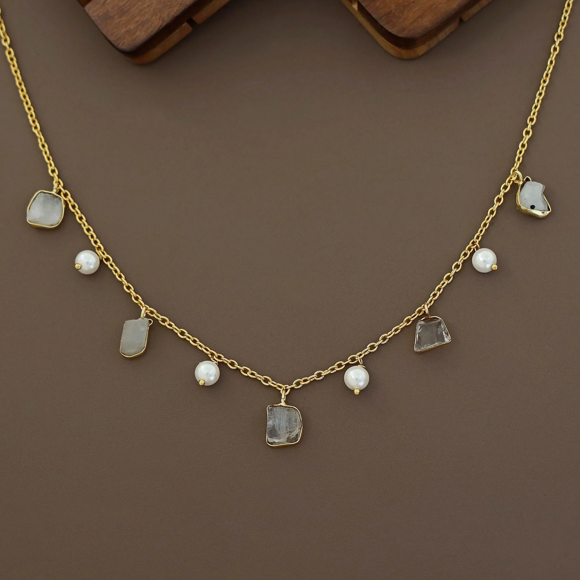 Mawar Raw Stone Pearl Neckpiece - Image 11