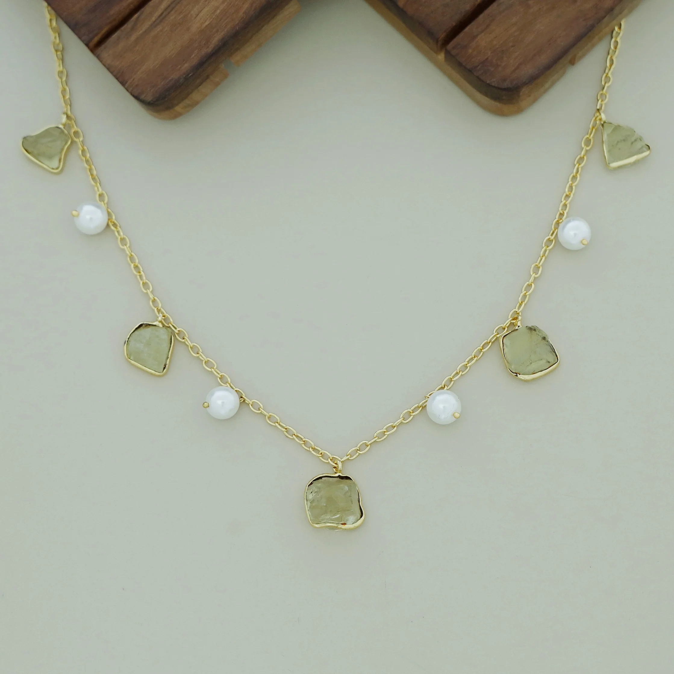 Mawar Raw Stone Pearl Neckpiece - Image 4