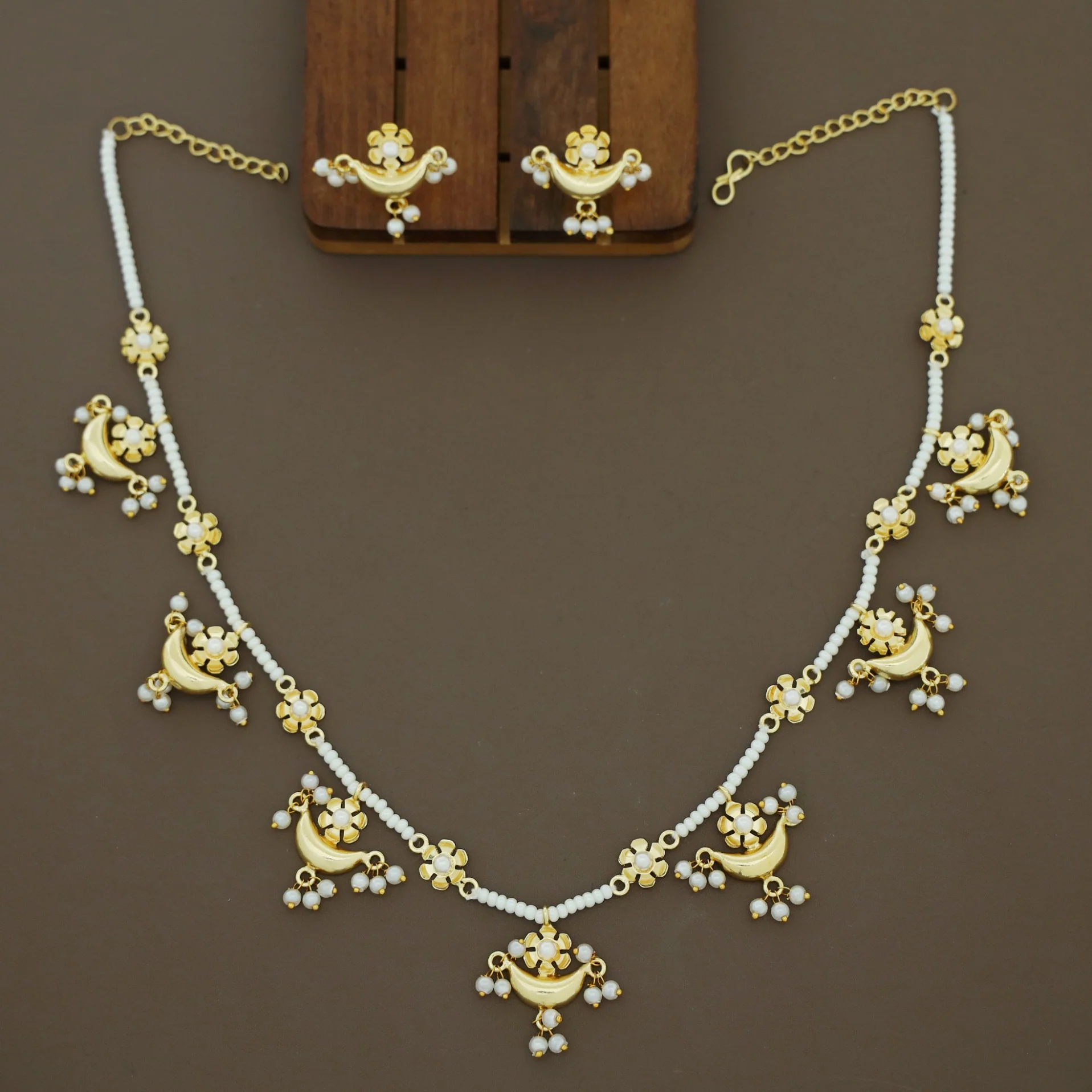 Mayansha Half Moon Floral Pearl Bead Neckpiece with Earring - Image 4