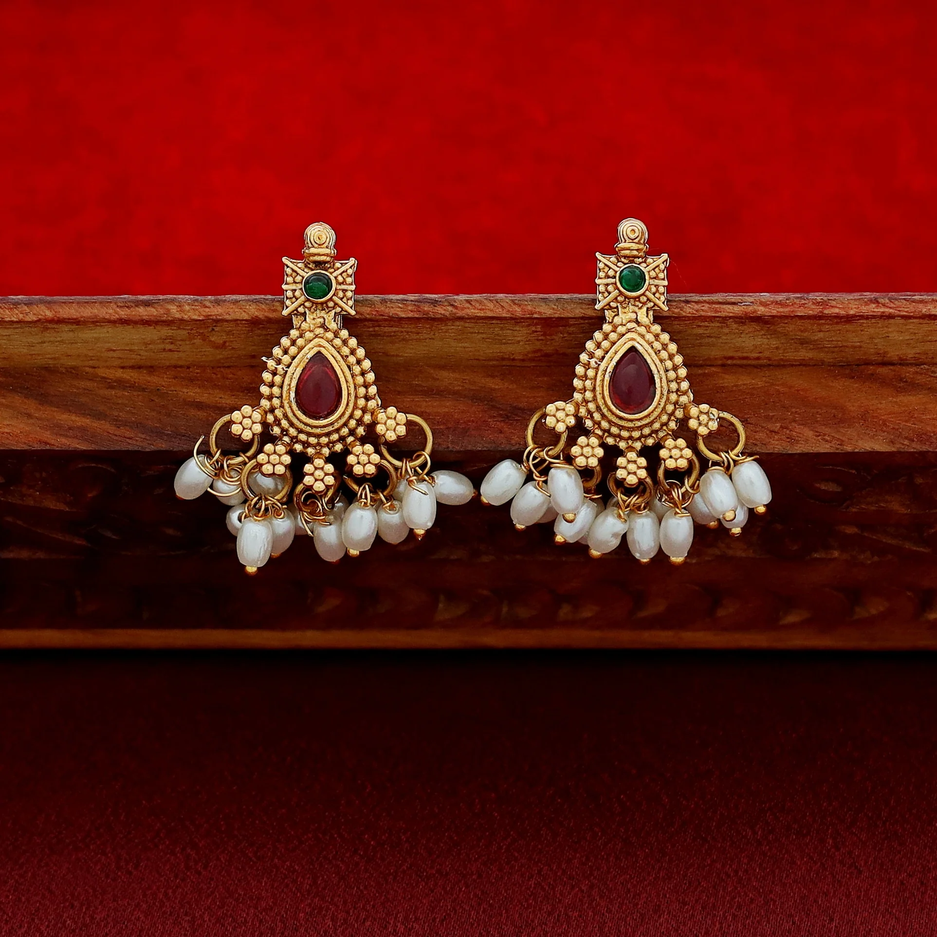 Mayurakshi Golden Rice Pearl Short Neckpiece With Earring - Image 7