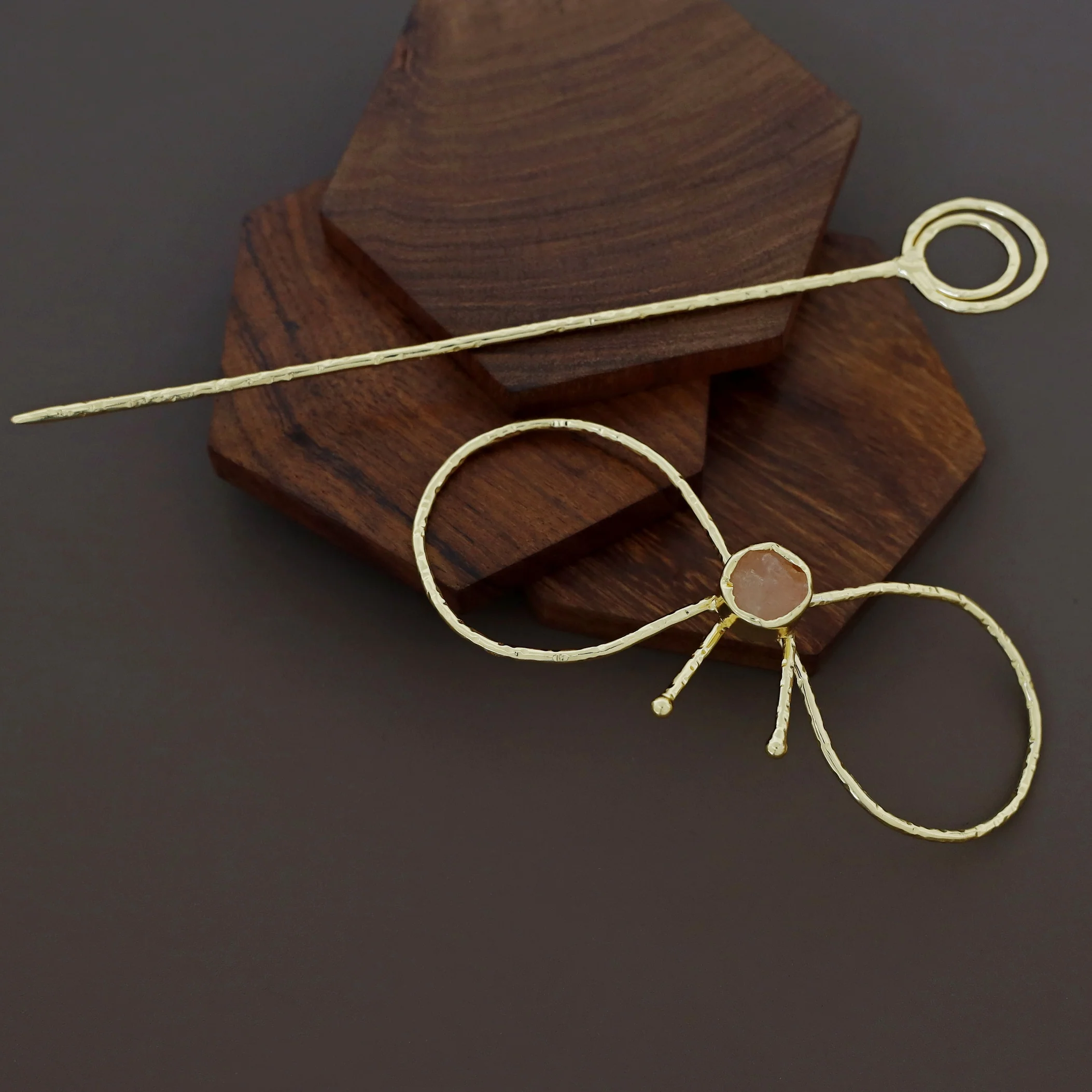Megara Golden Hammered Ribbon Raw Stone Hair Pin - Image 12