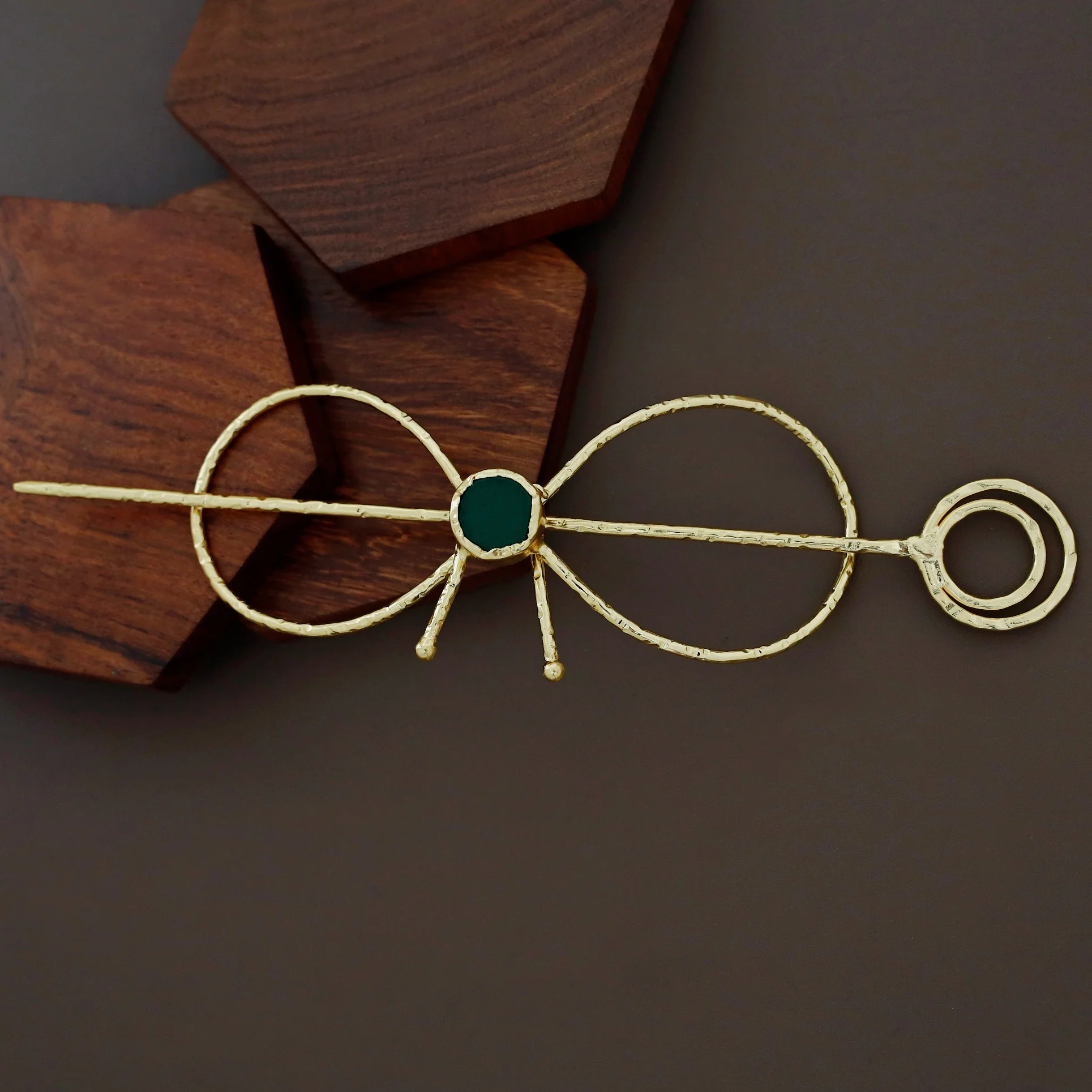 Megara Golden Hammered Ribbon Raw Stone Hair Pin - Image 4