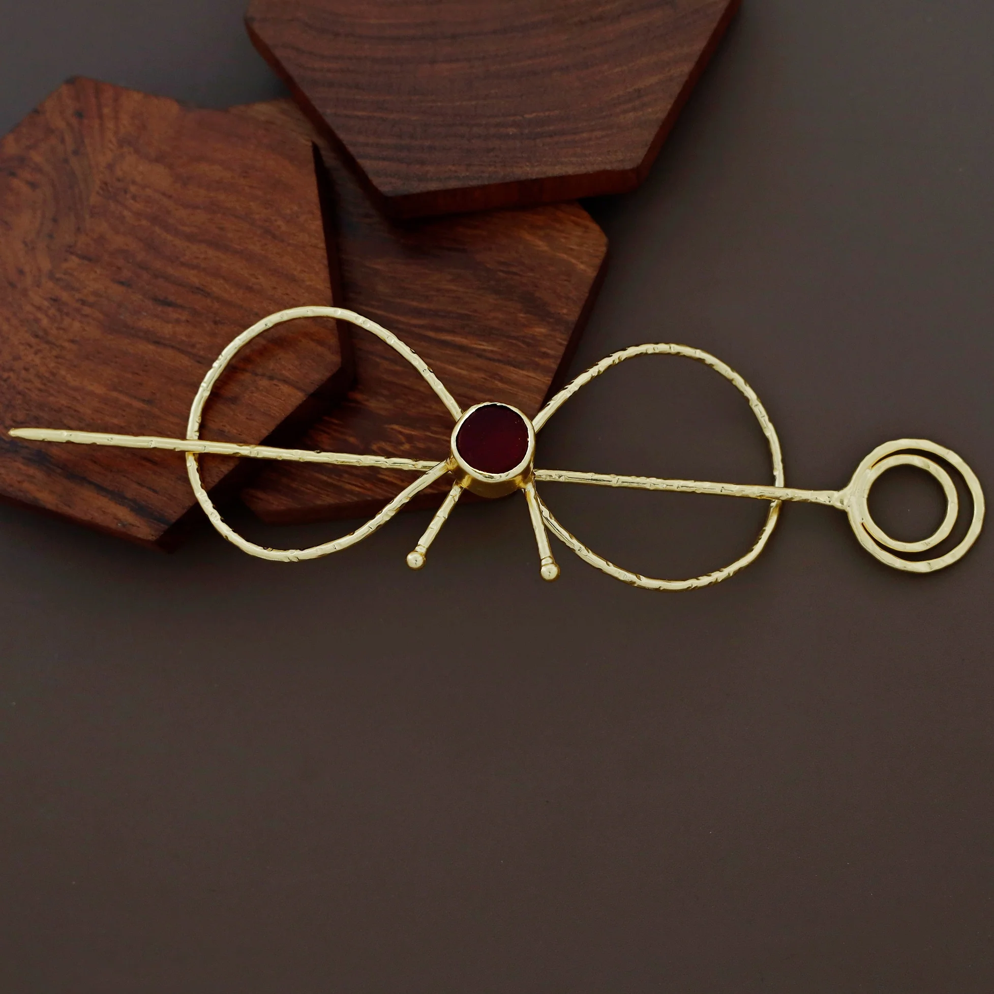 Megara Golden Hammered Ribbon Raw Stone Hair Pin - Image 7