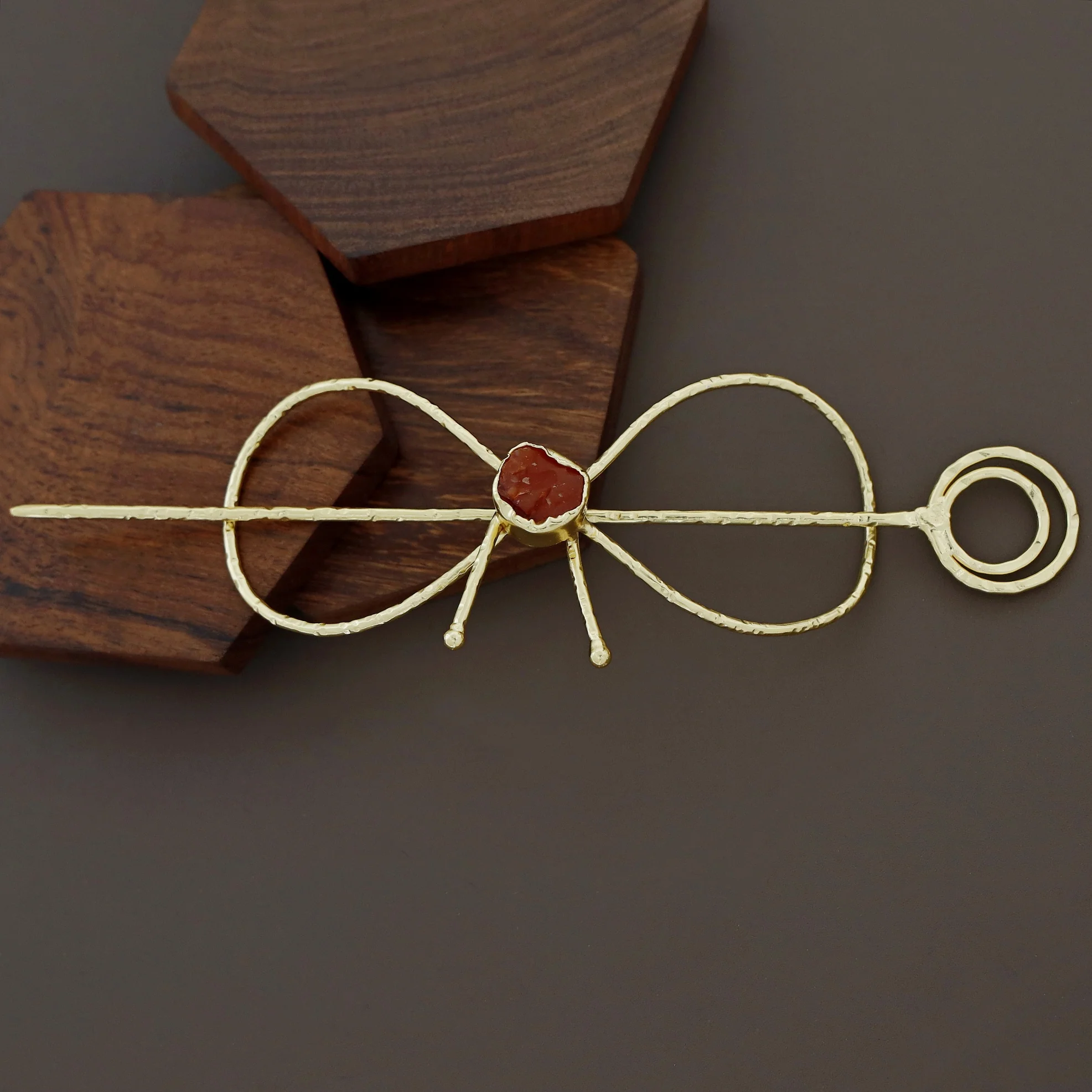 Megara Golden Hammered Ribbon Raw Stone Hair Pin - Image 8