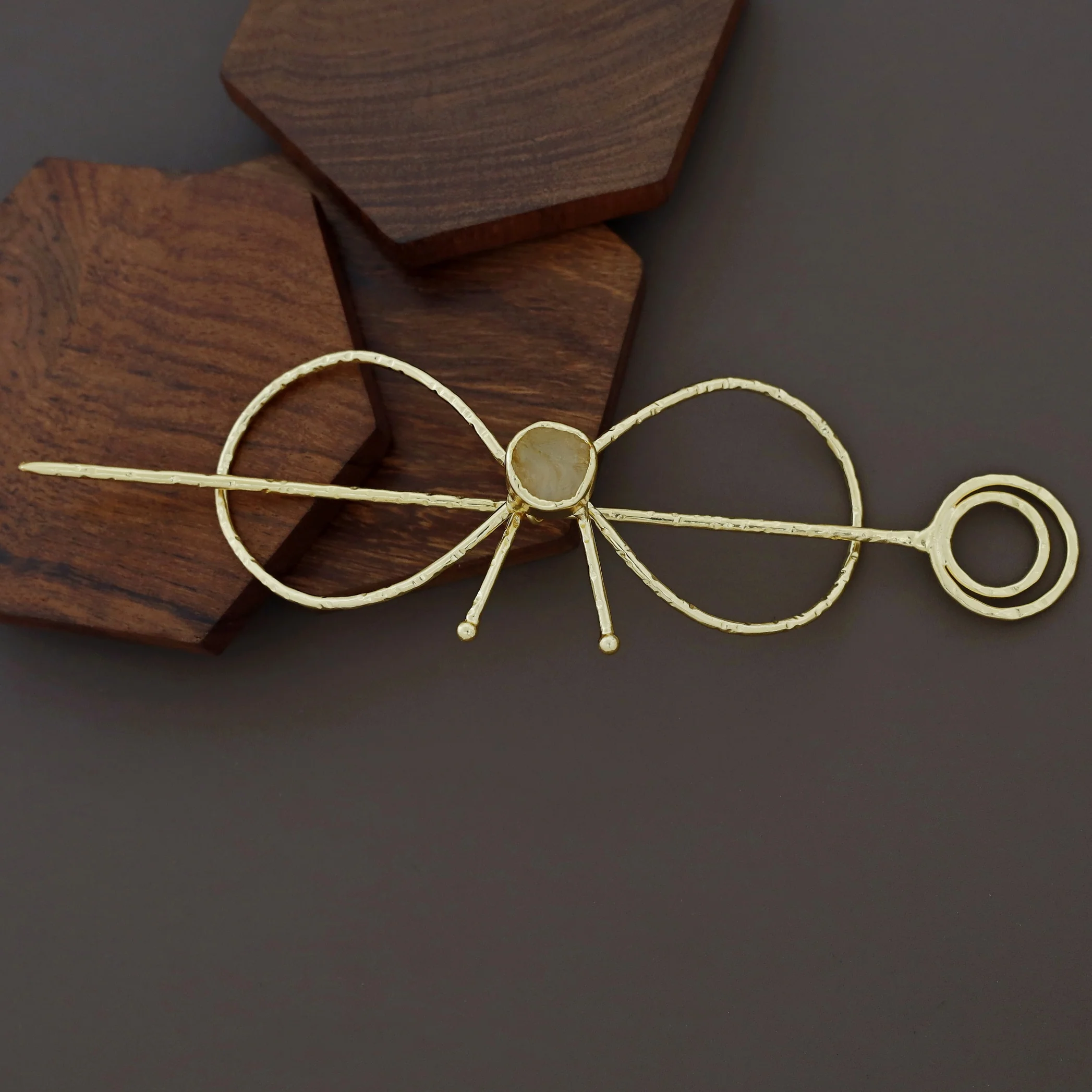 Megara Golden Hammered Ribbon Raw Stone Hair Pin - Image 9