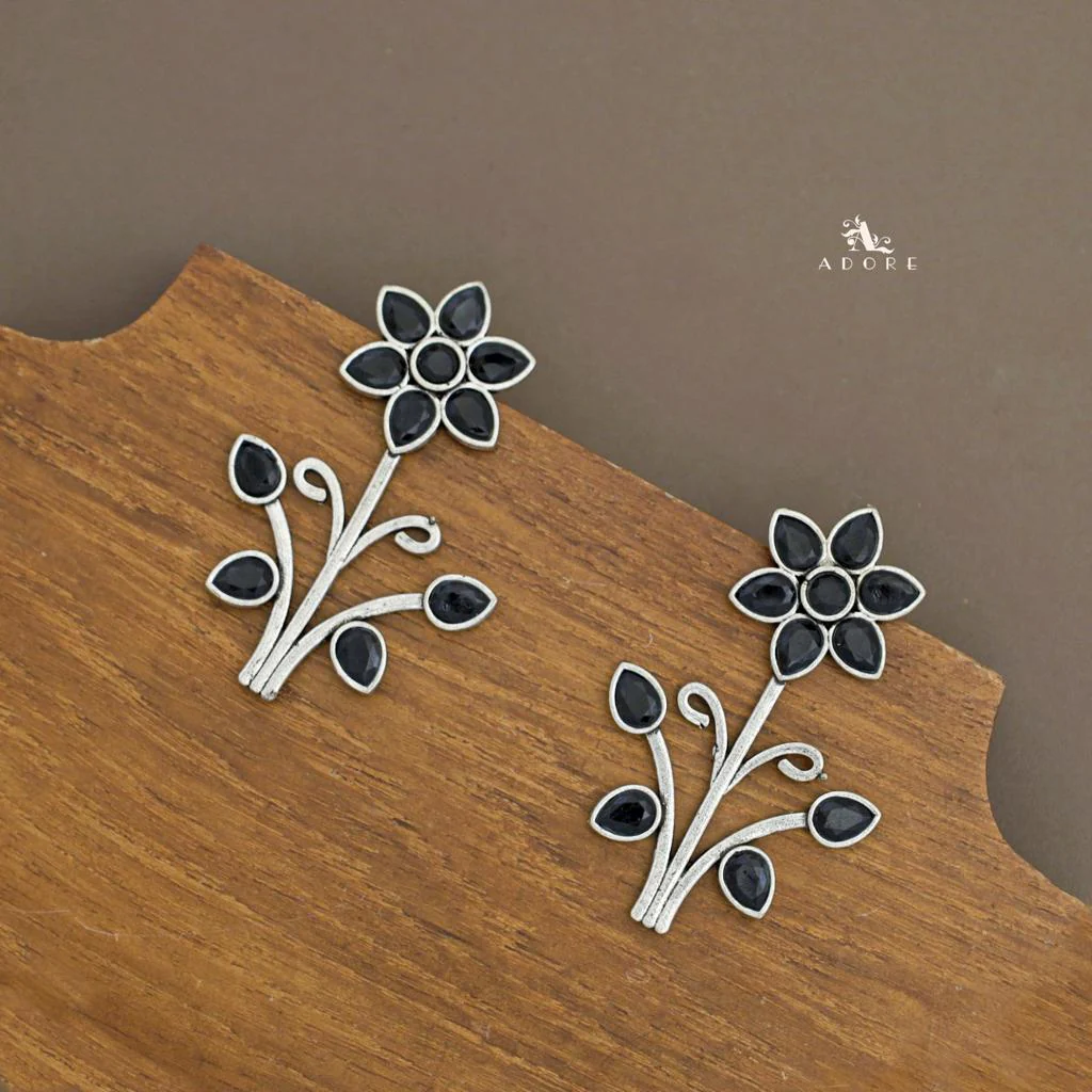Melvirra Flower Glossy Earring - Image 5