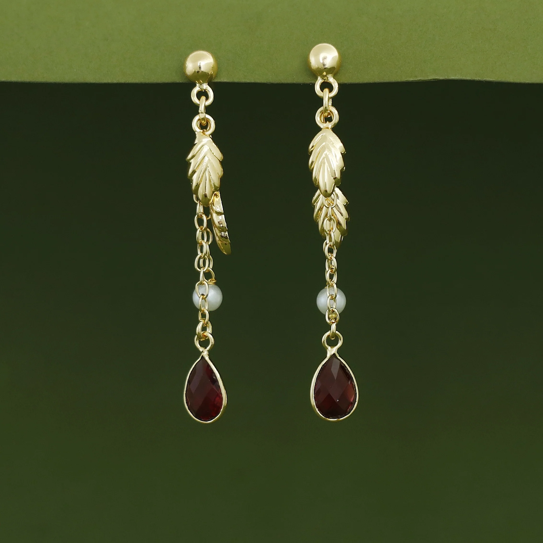 Merceralna Golden Dual Leafy Glossy Pearl Earring - Image 2
