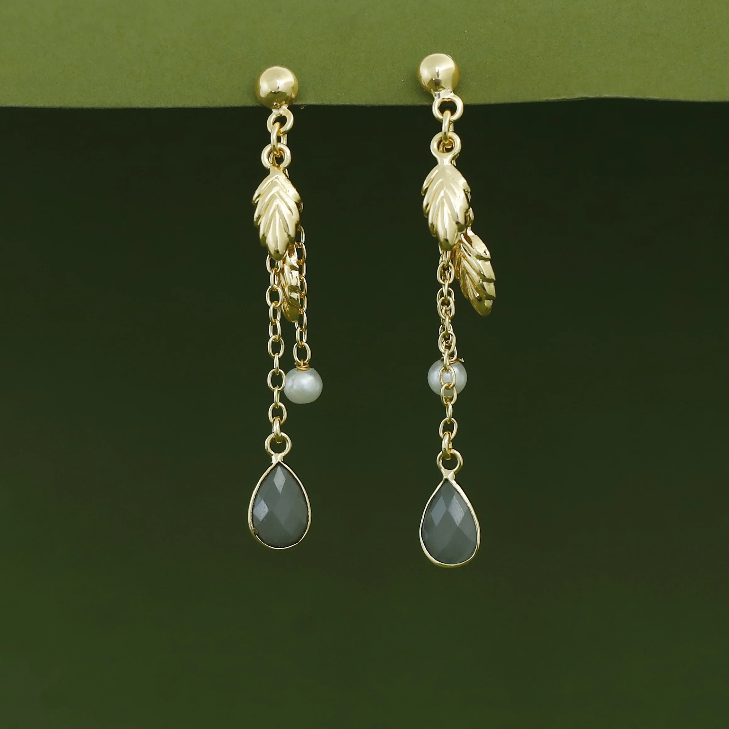Merceralna Golden Dual Leafy Glossy Pearl Earring - Image 4