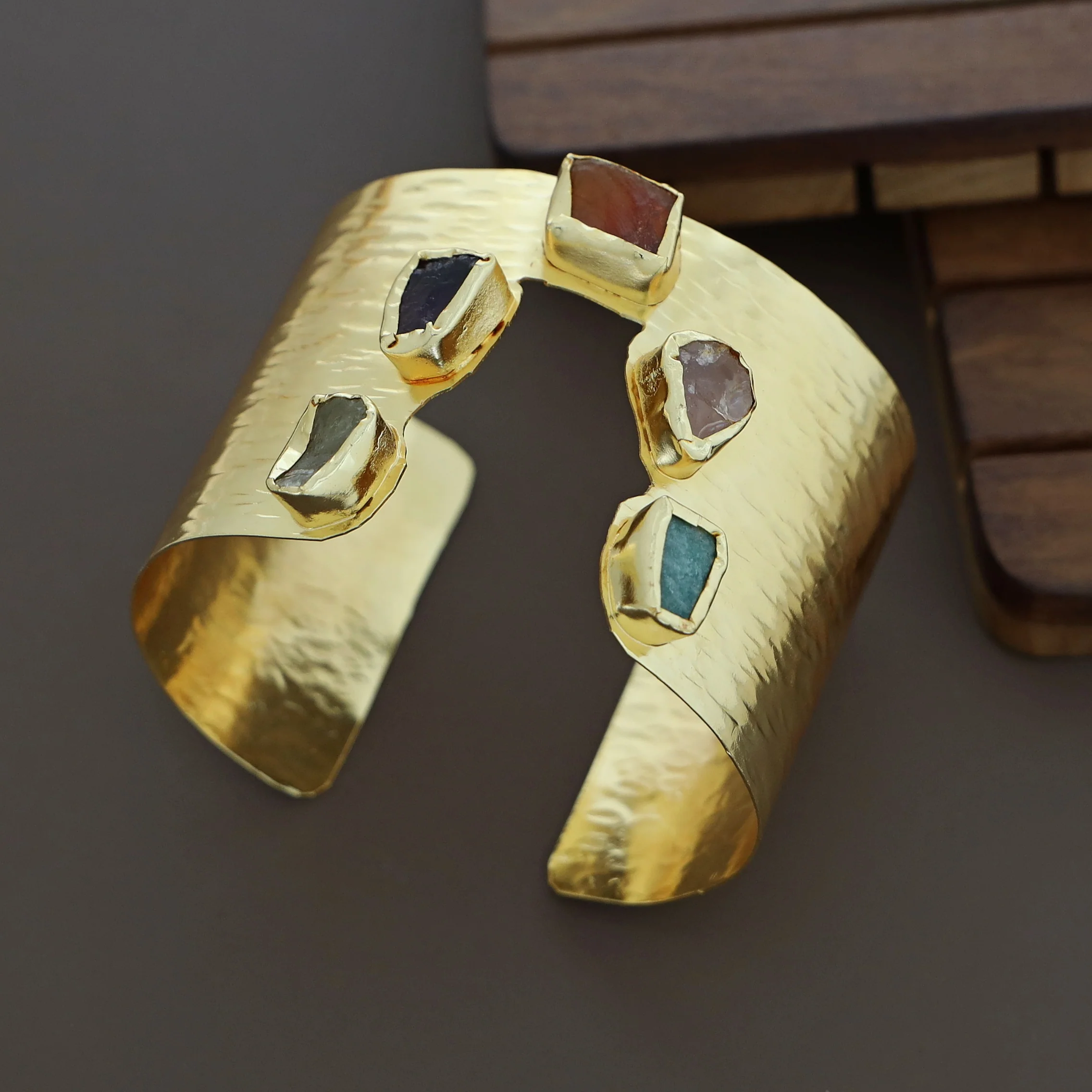 Merle Raw Stone Open Hand Cuff - Image 4
