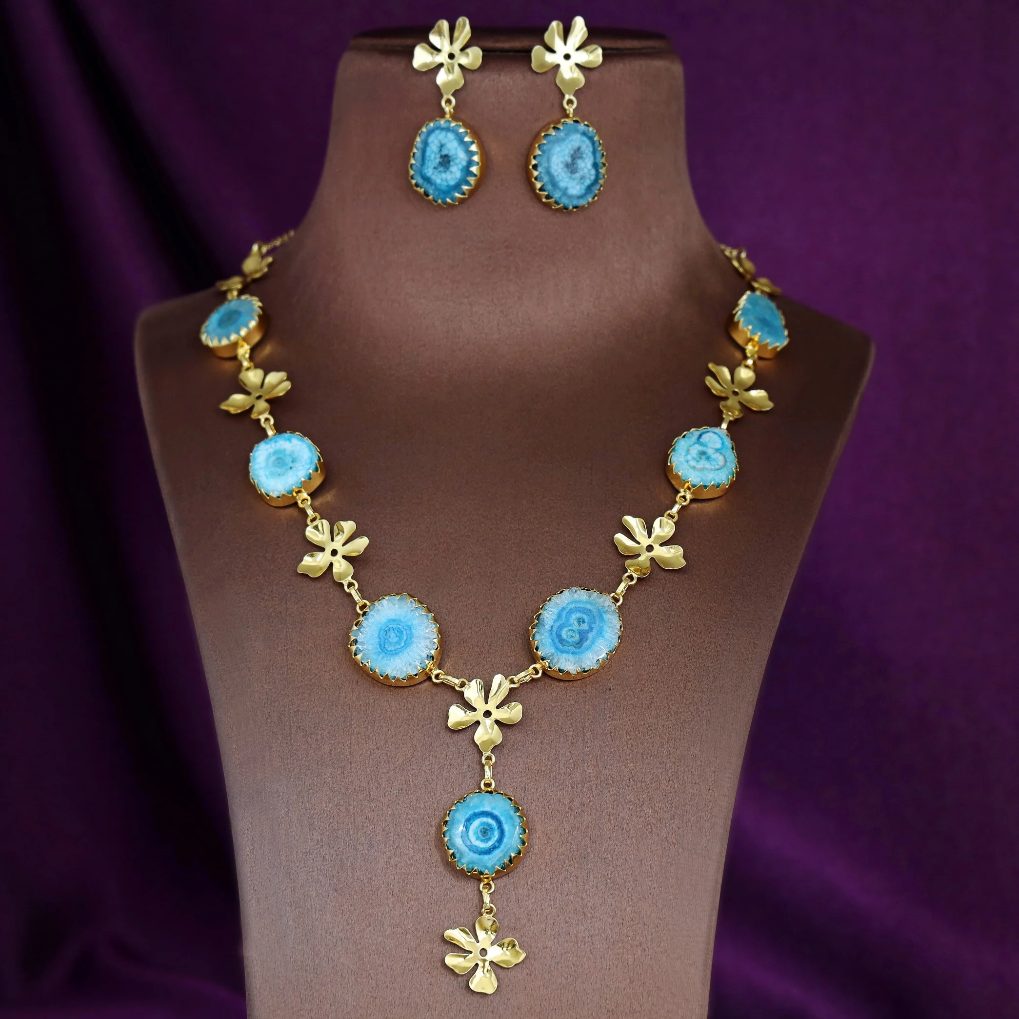 Meval Golden Floral Agate Neckpiece With Earring - Image 10