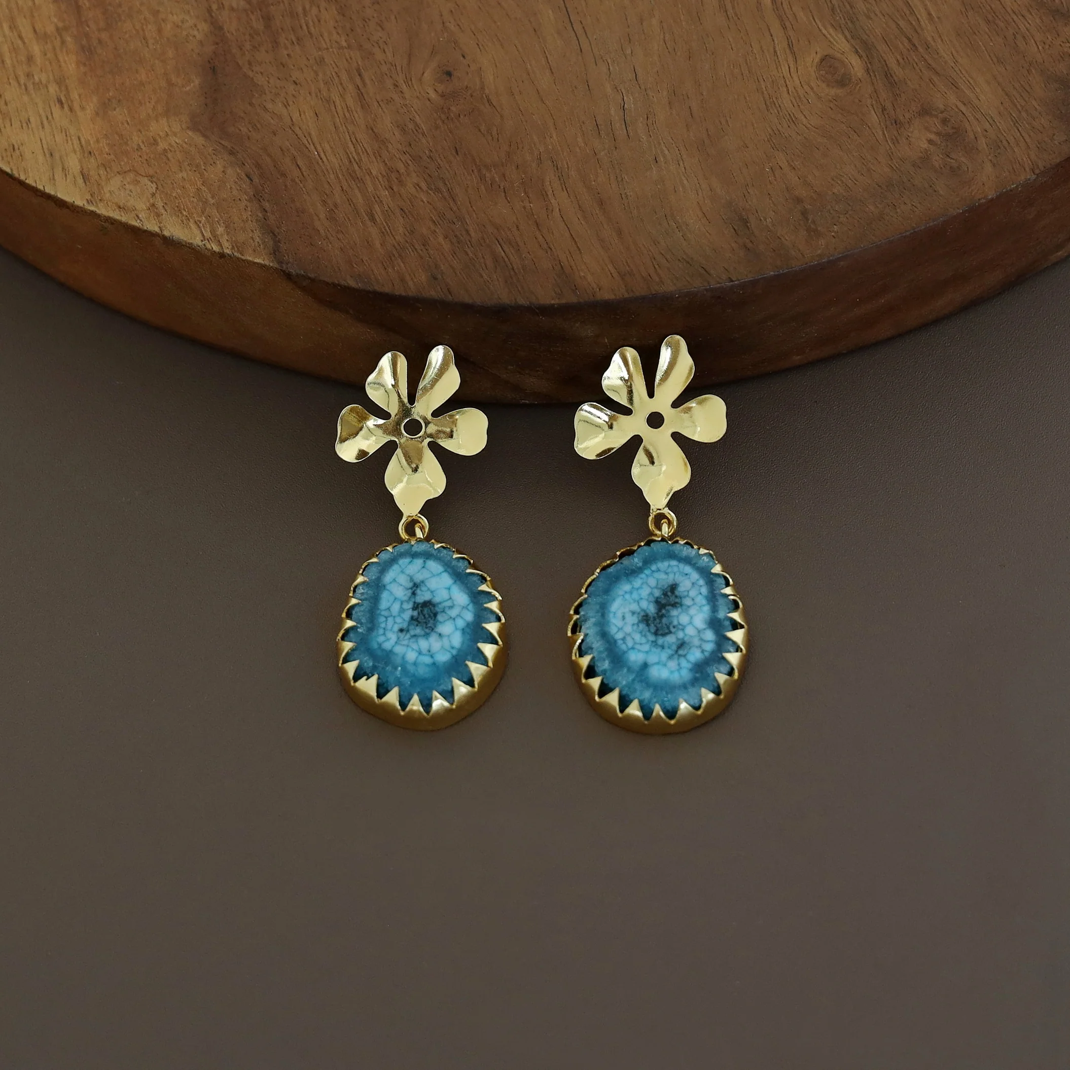 Meval Golden Floral Agate Neckpiece With Earring - Image 11