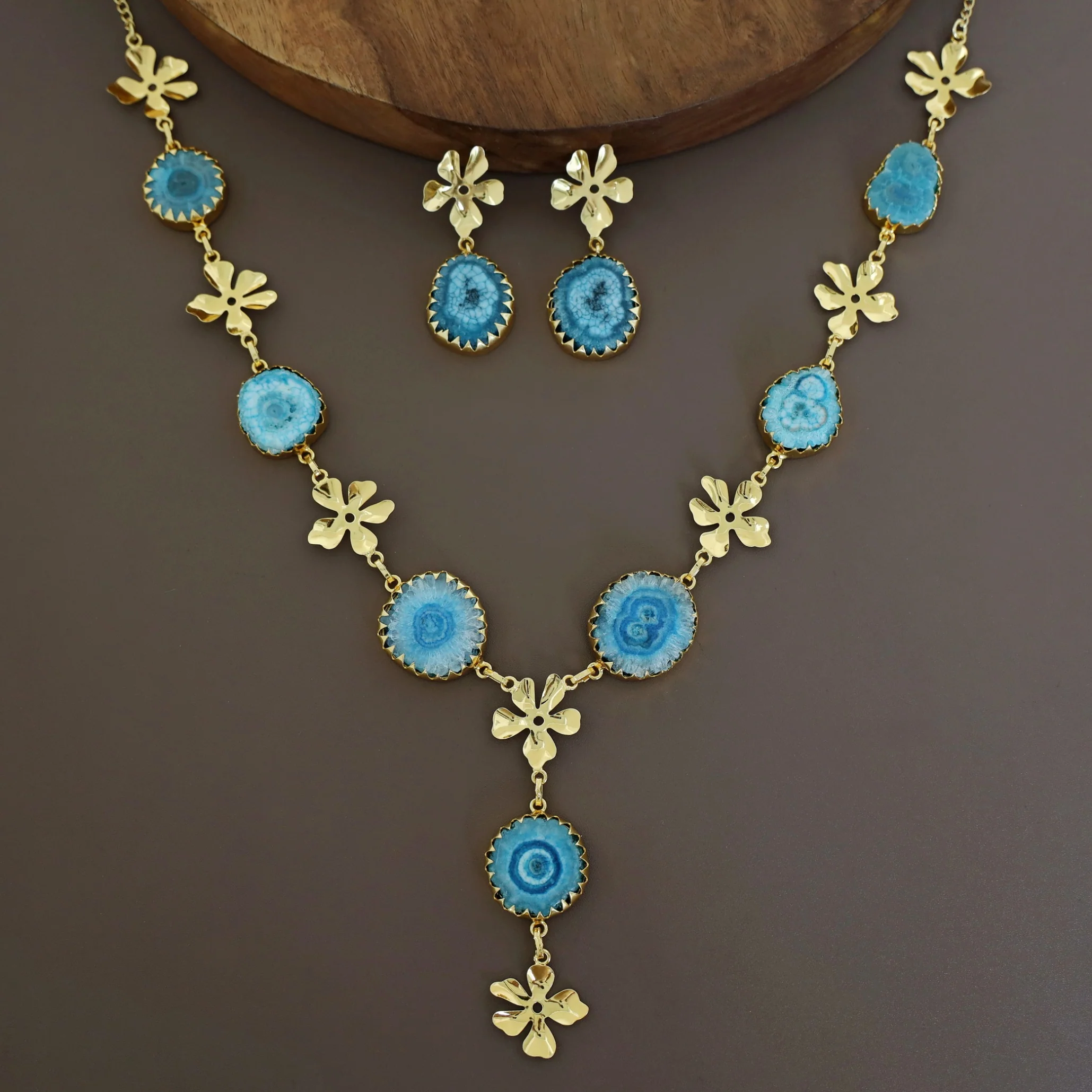 Meval Golden Floral Agate Neckpiece With Earring - Image 2