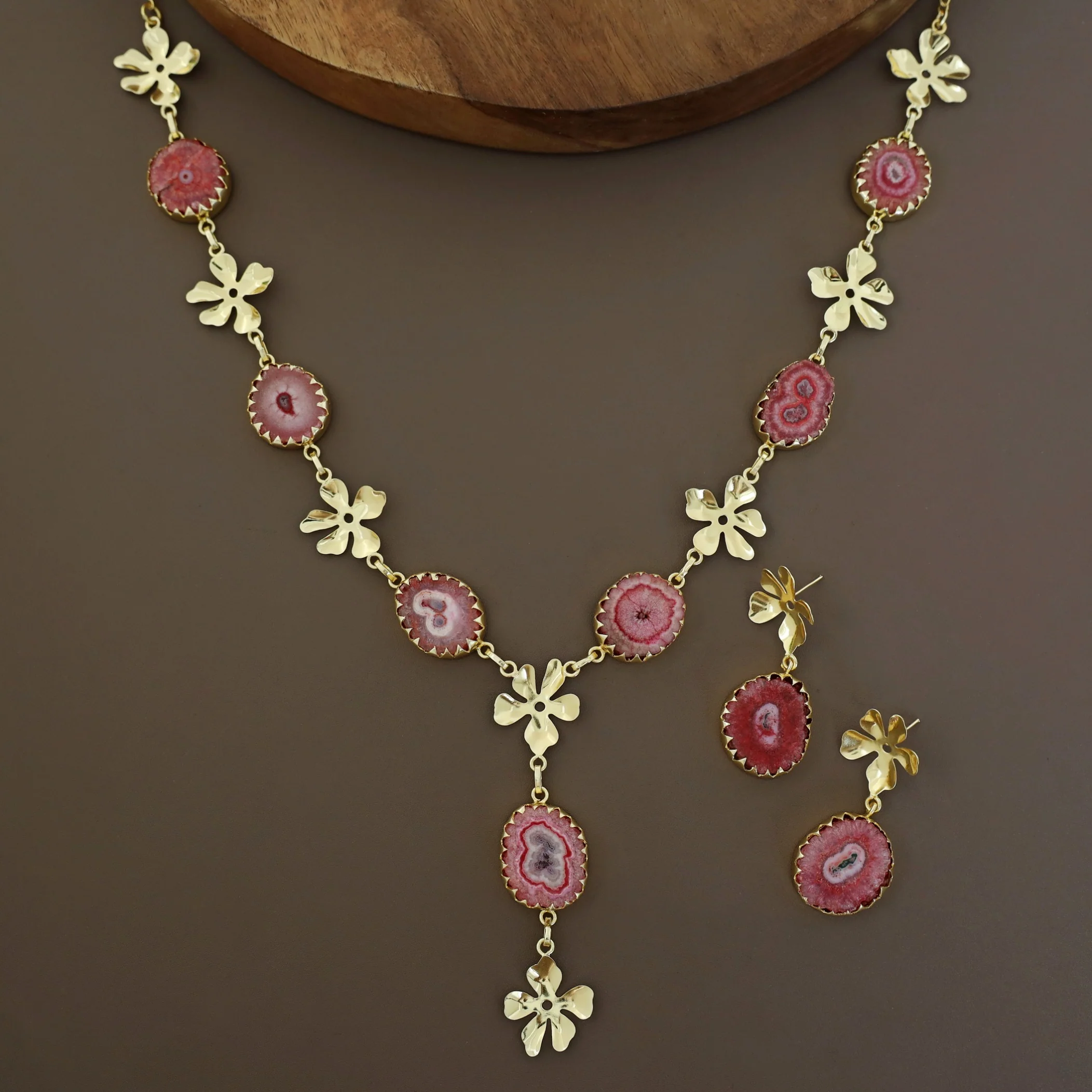 Meval Golden Floral Agate Neckpiece With Earring - Image 3