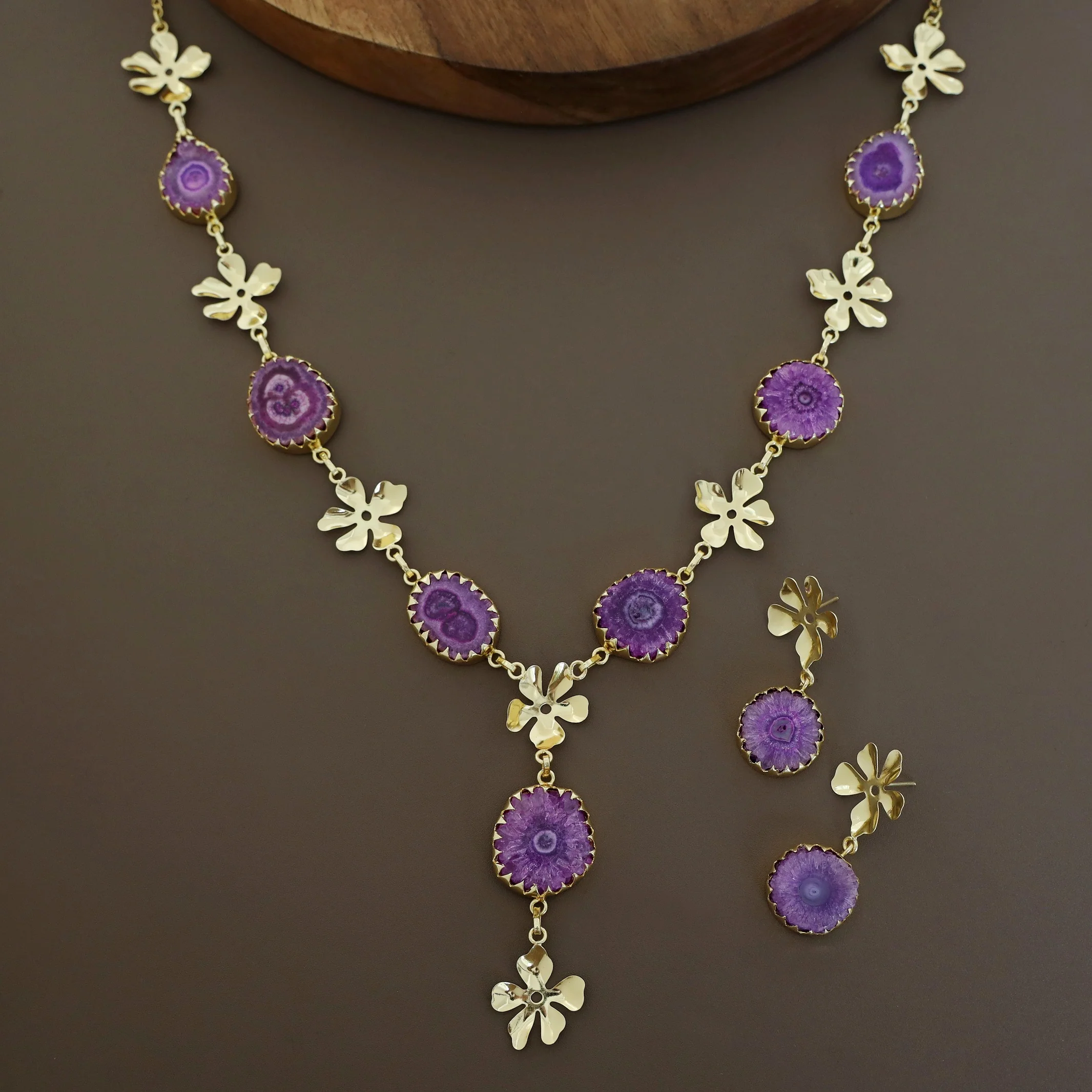 Meval Golden Floral Agate Neckpiece With Earring - Image 5