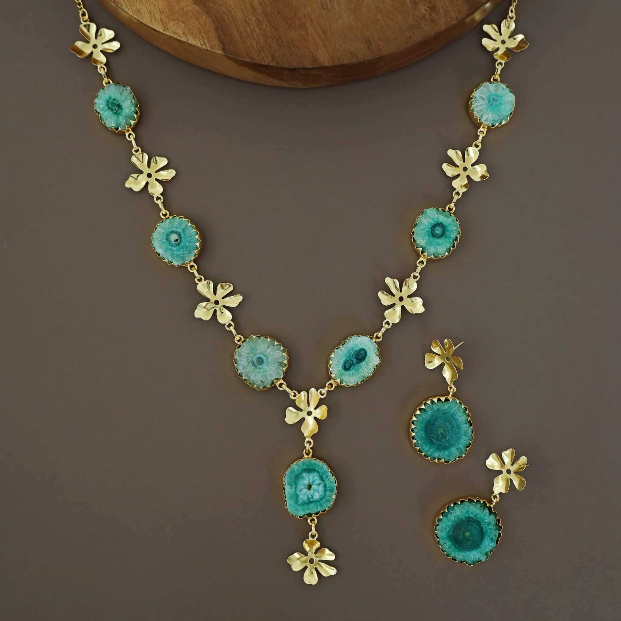 Meval Golden Floral Agate Neckpiece With Earring - Image 9