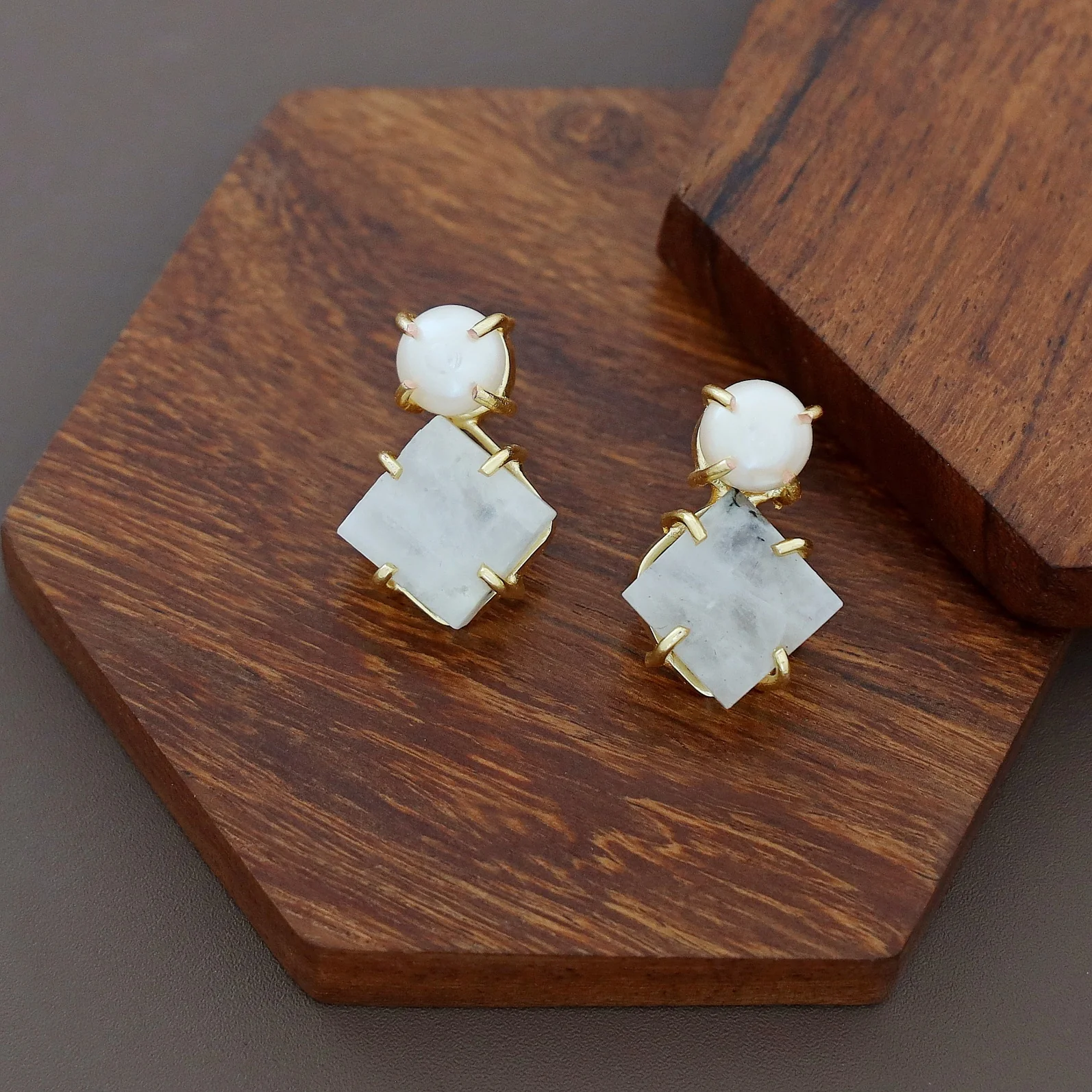Micaela Pearl Raw Stone Claw Earring - Image 10