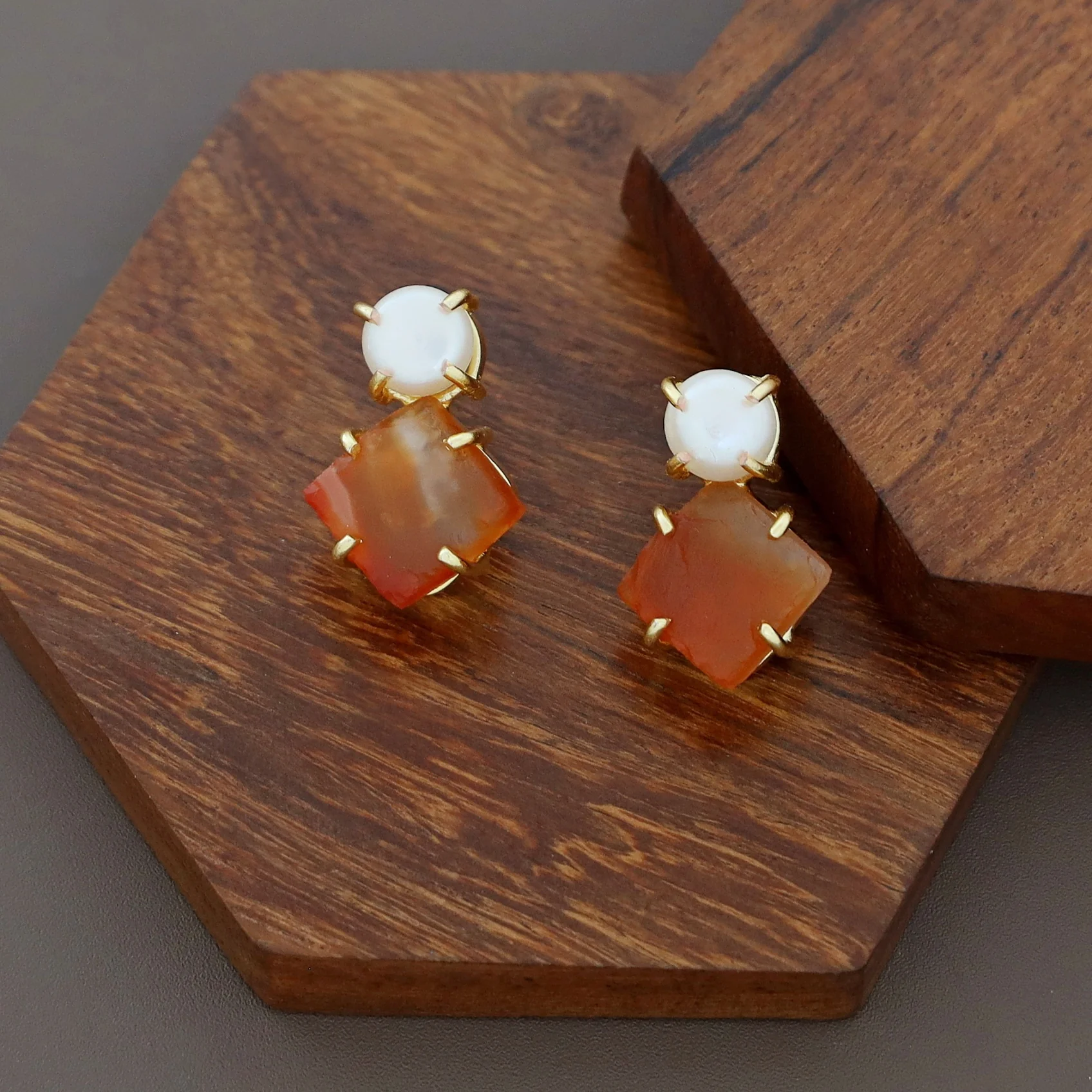 Micaela Pearl Raw Stone Claw Earring - Image 12