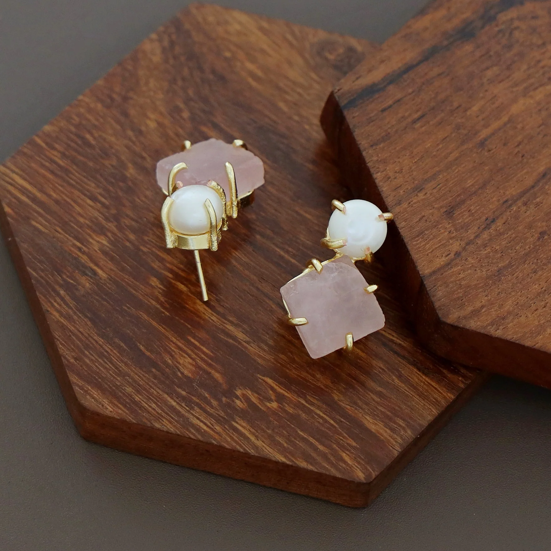 Micaela Pearl Raw Stone Claw Earring - Image 15