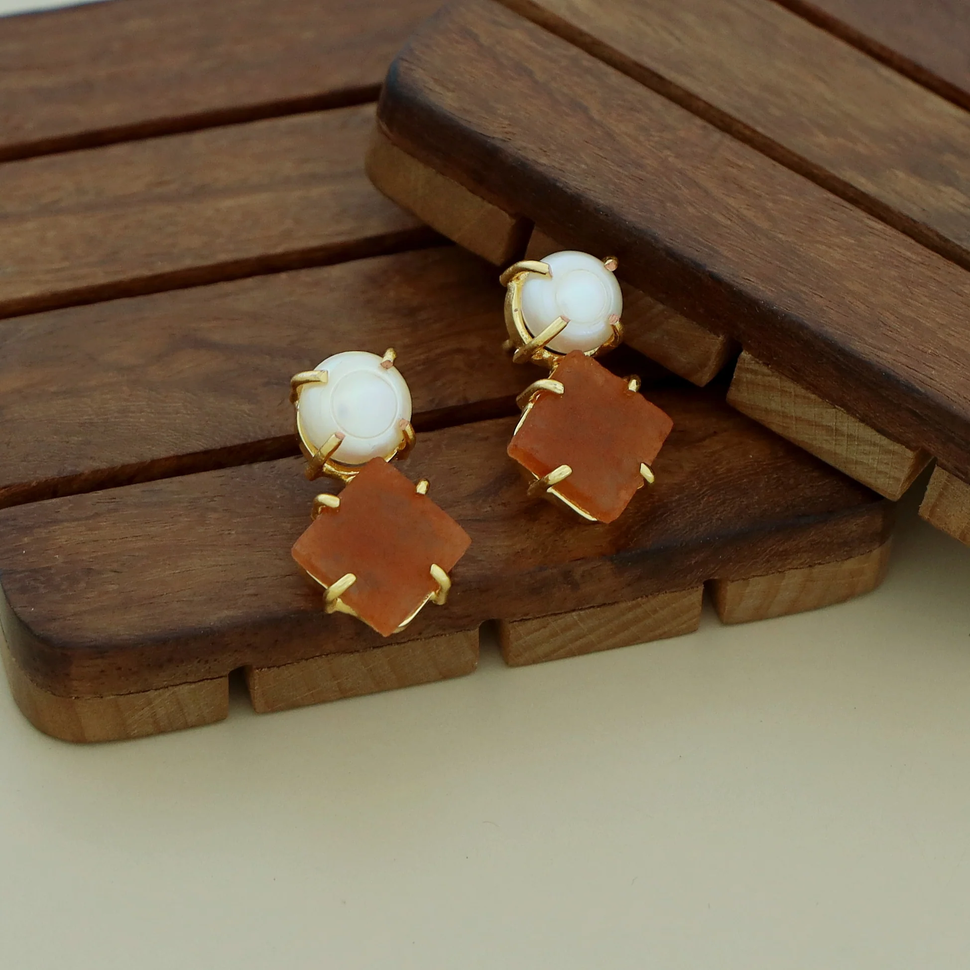Micaela Pearl Raw Stone Claw Earring - Image 3