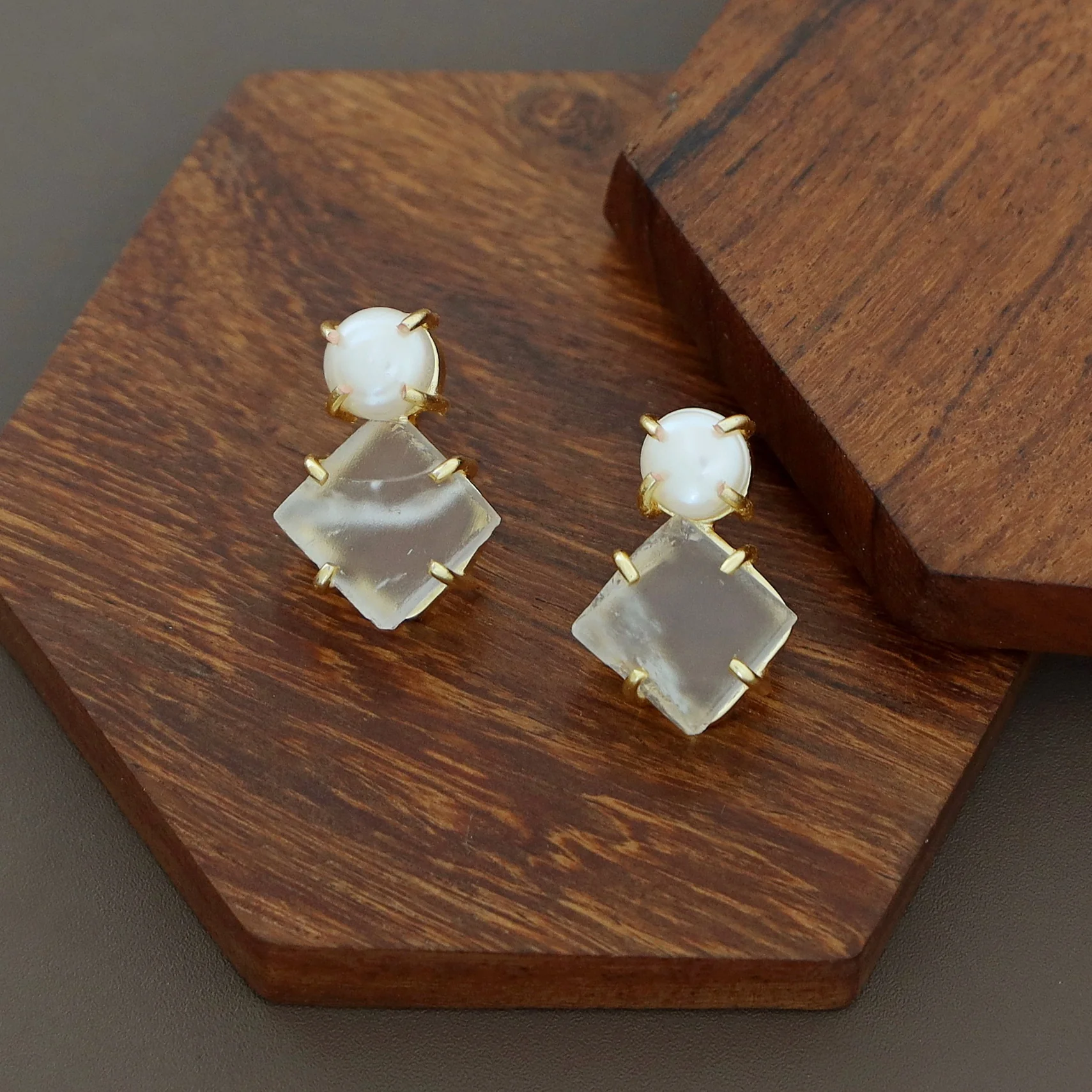 Micaela Pearl Raw Stone Claw Earring - Image 9
