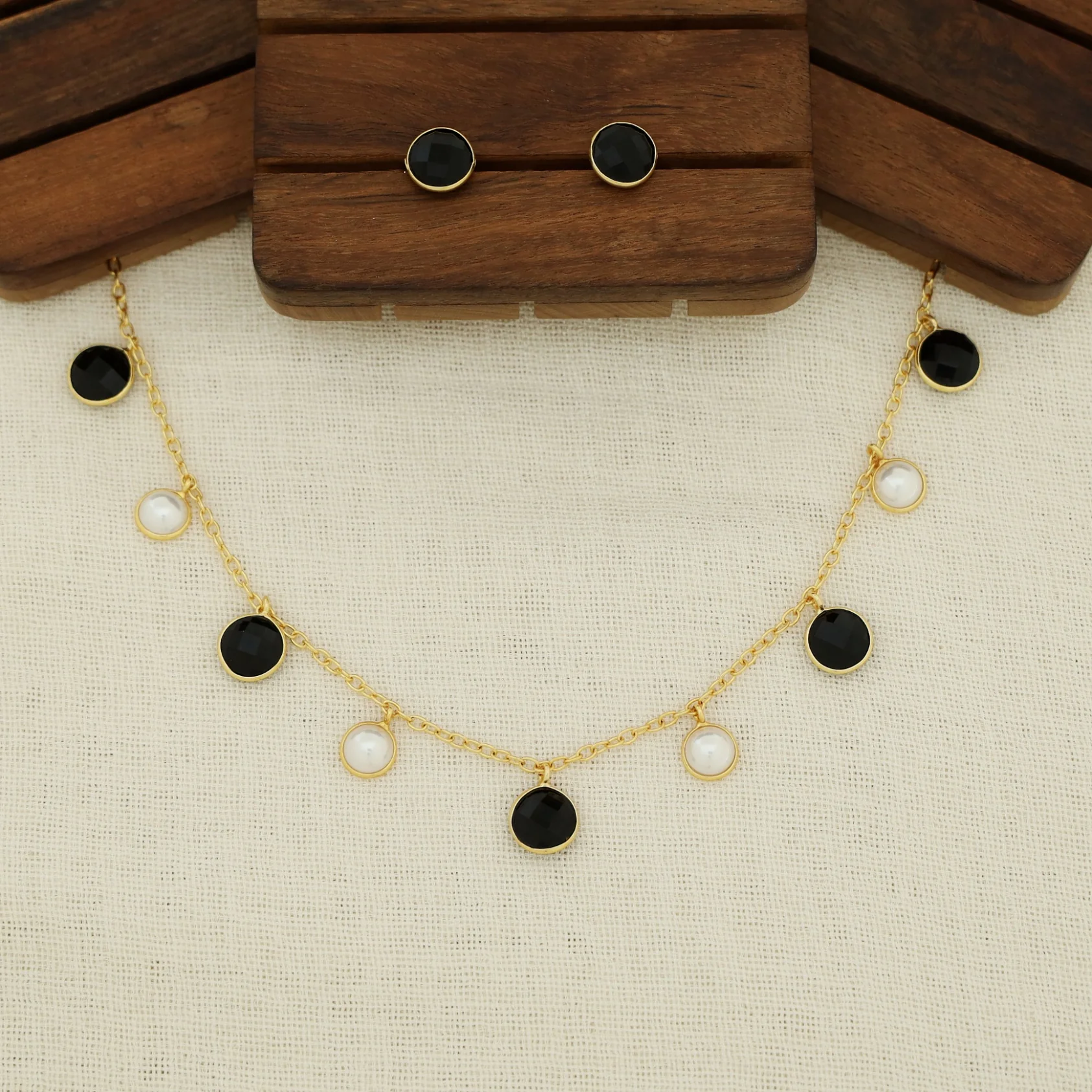 Mihaara Pearl Neckpiece With Stud (Colour Option) - Image 12